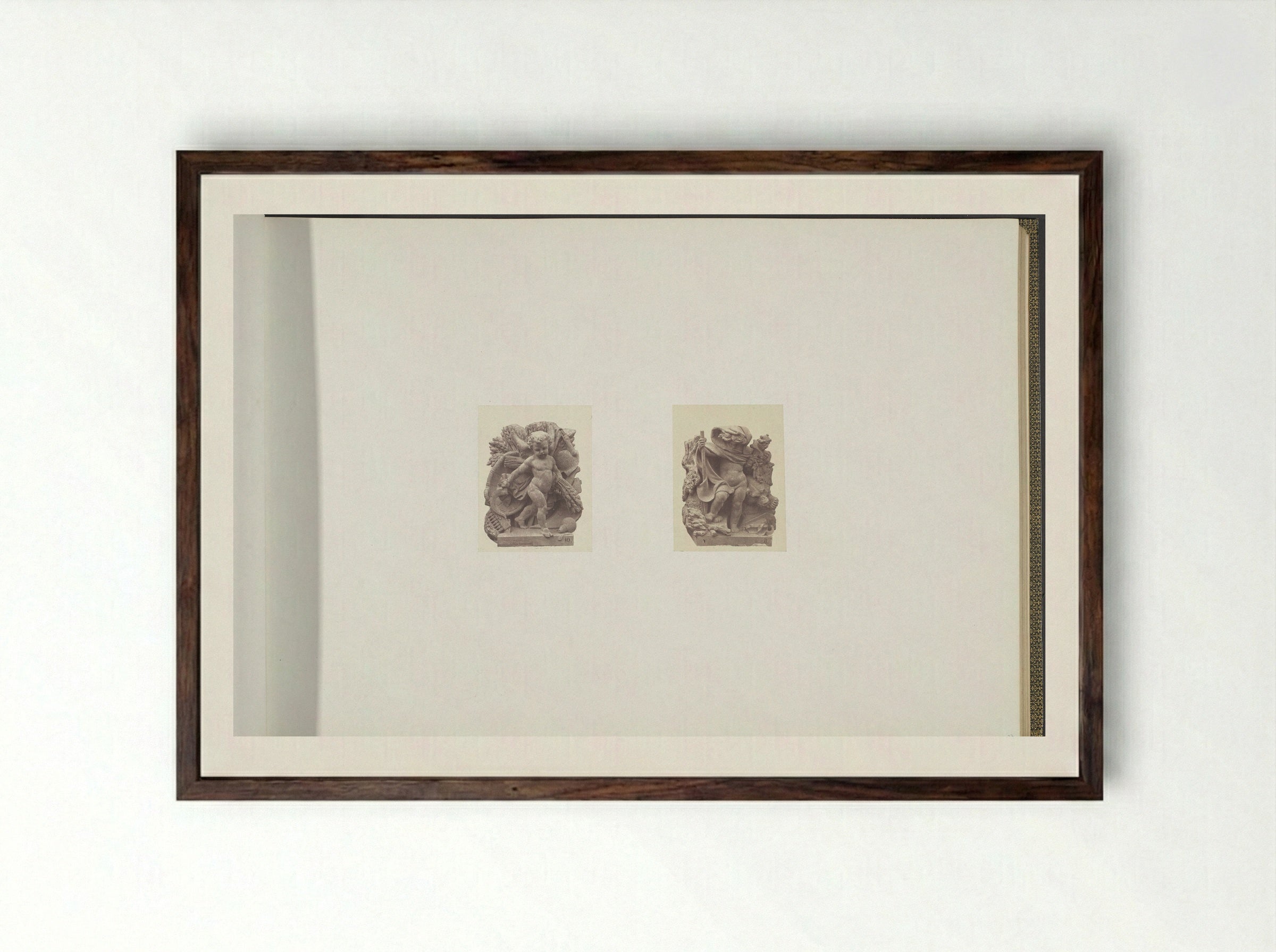 Gipsmodellen voor beeldhouwwerken op het Palais du Louvre - Édouard Denis Baldus - Framed Print Dark Wood