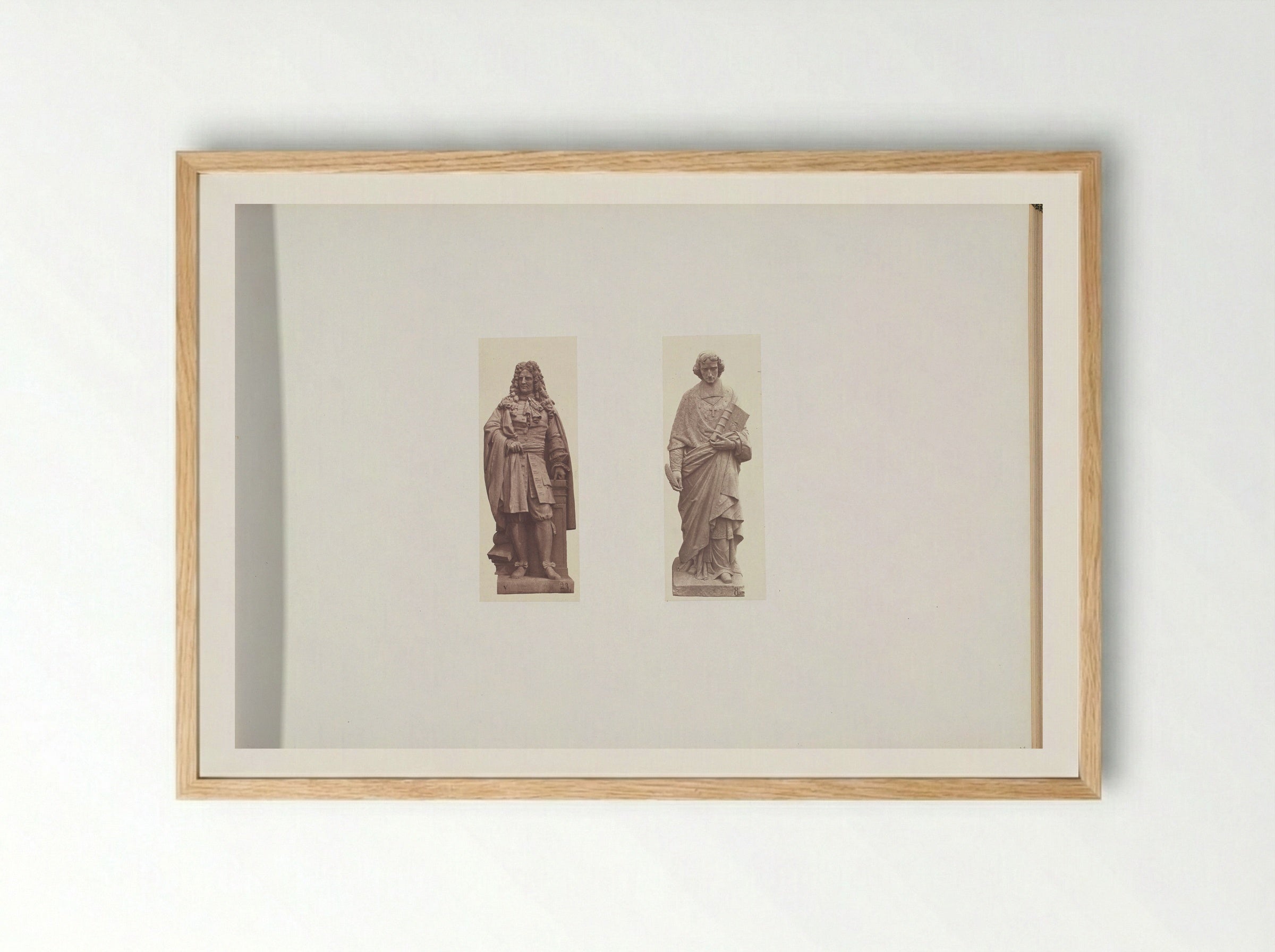 Gipsmodellen voor beeldhouwwerken op het Palais du Louvre - Édouard Denis Baldus - Framed Print Wood
