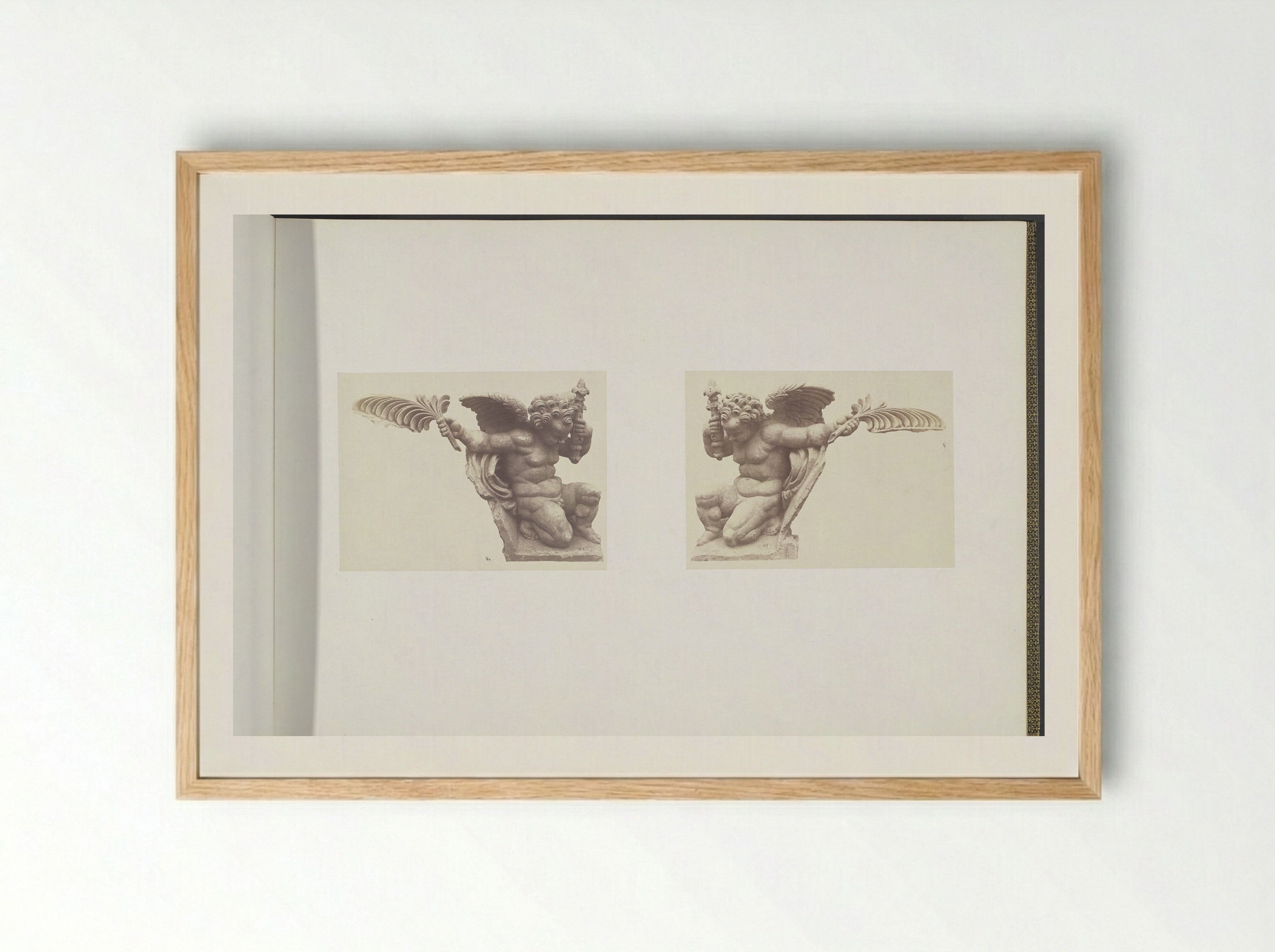 Gipsmodellen voor de beeldhouwwerken op het Palais du Louvre: Enfant porteur de palme - Édouard Denis Baldus - Framed Print Wood