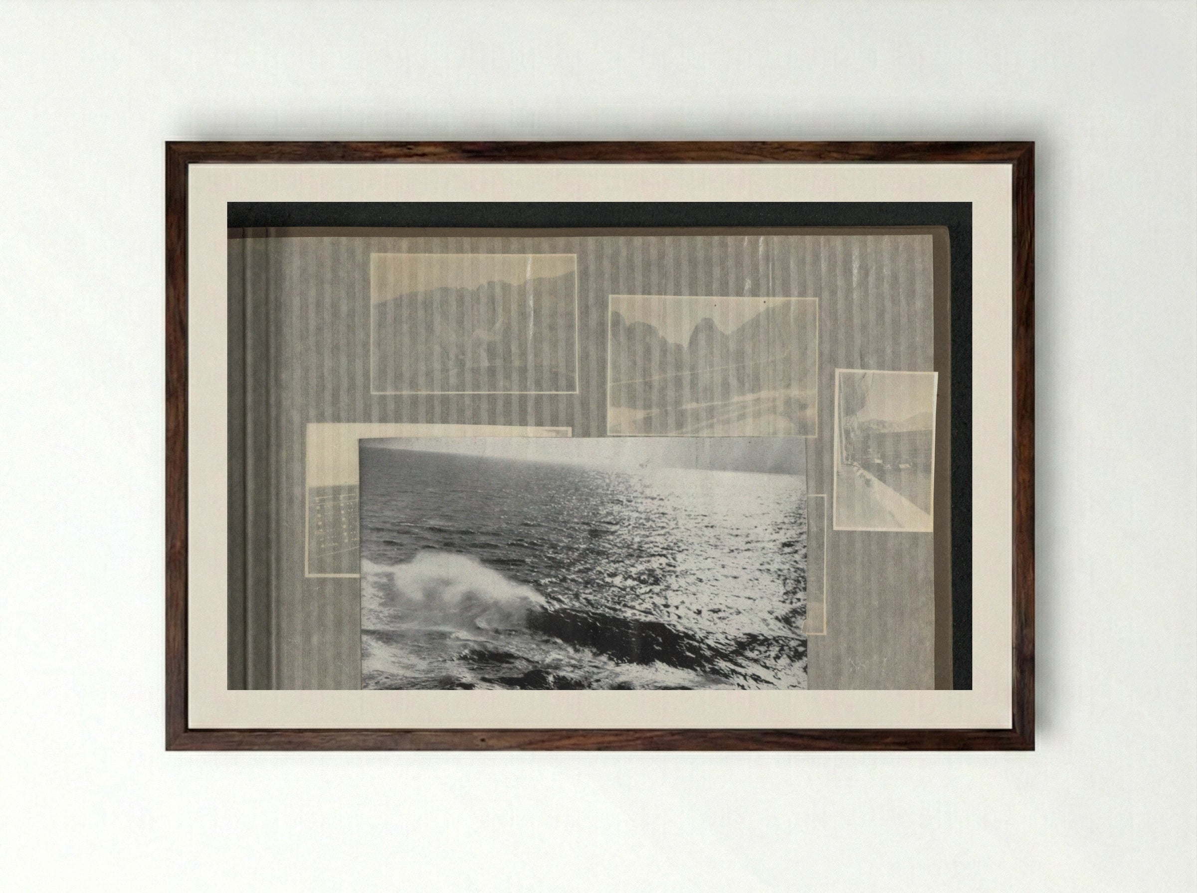 Glinsterende zeespiegel (1) - Eva Charlotte Pennink-Boelen - Framed Print Dark Wood