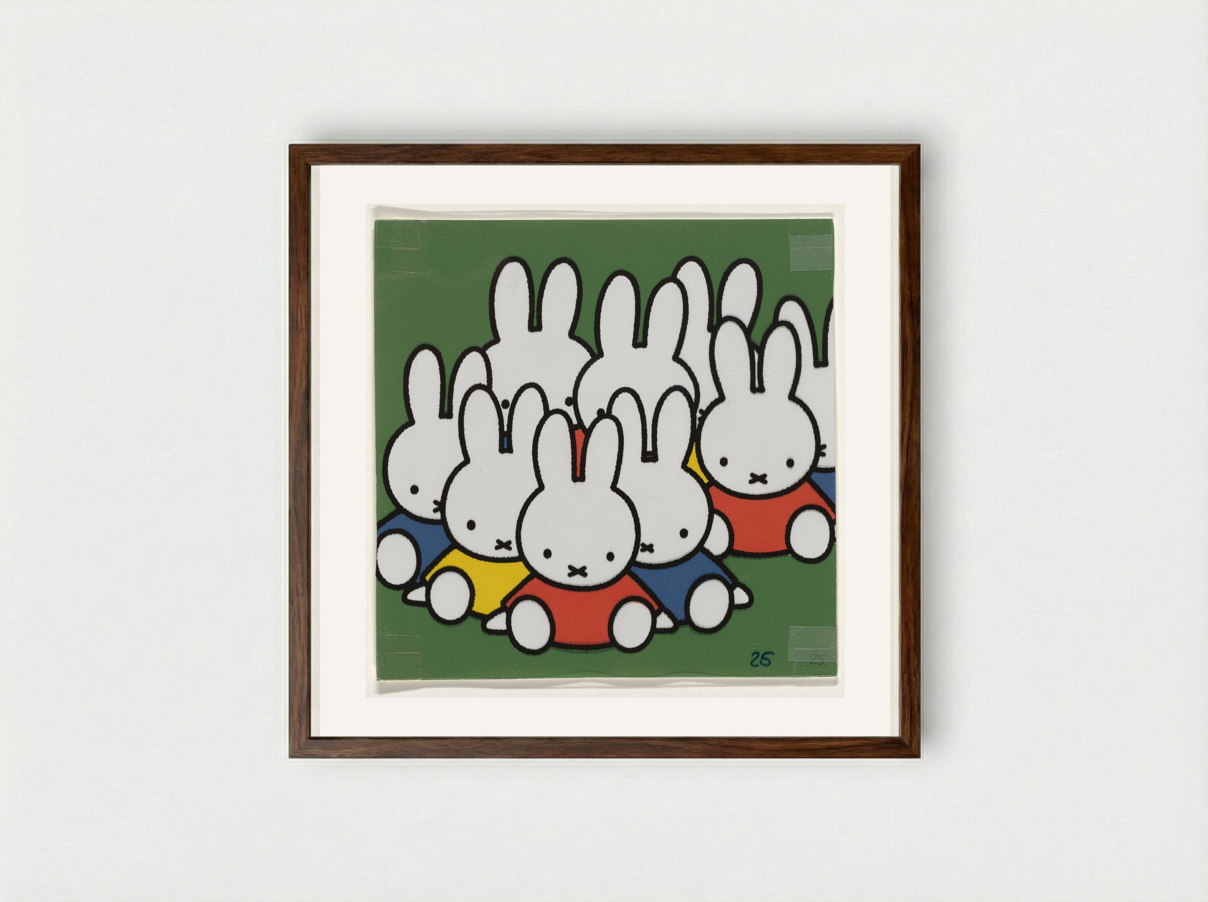 Groep zittende konijnen (Group of Sitting Rabbits) - Dick Bruna - Framed Print Dark Wood