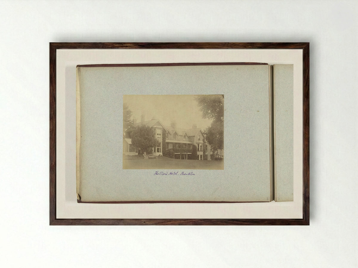 Hollier's Hotel in Shanklin - Henry Pauw van Wieldrecht - Framed Print Dark Wood