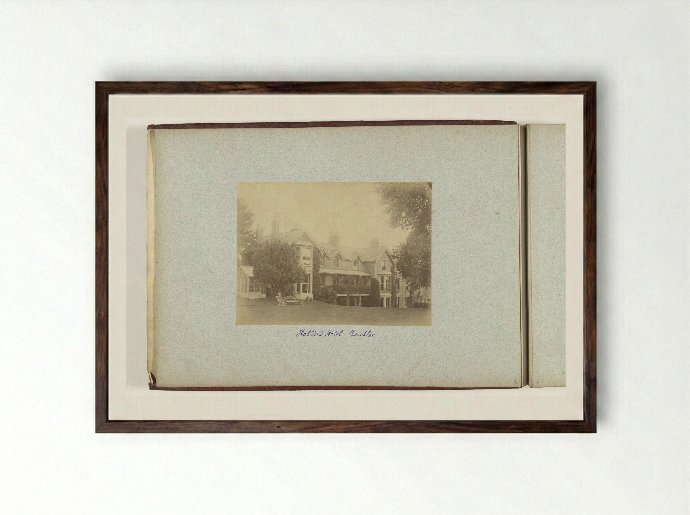 Hollier's Hotel in Shanklin - Henry Pauw van Wieldrecht - Framed Print Dark Wood