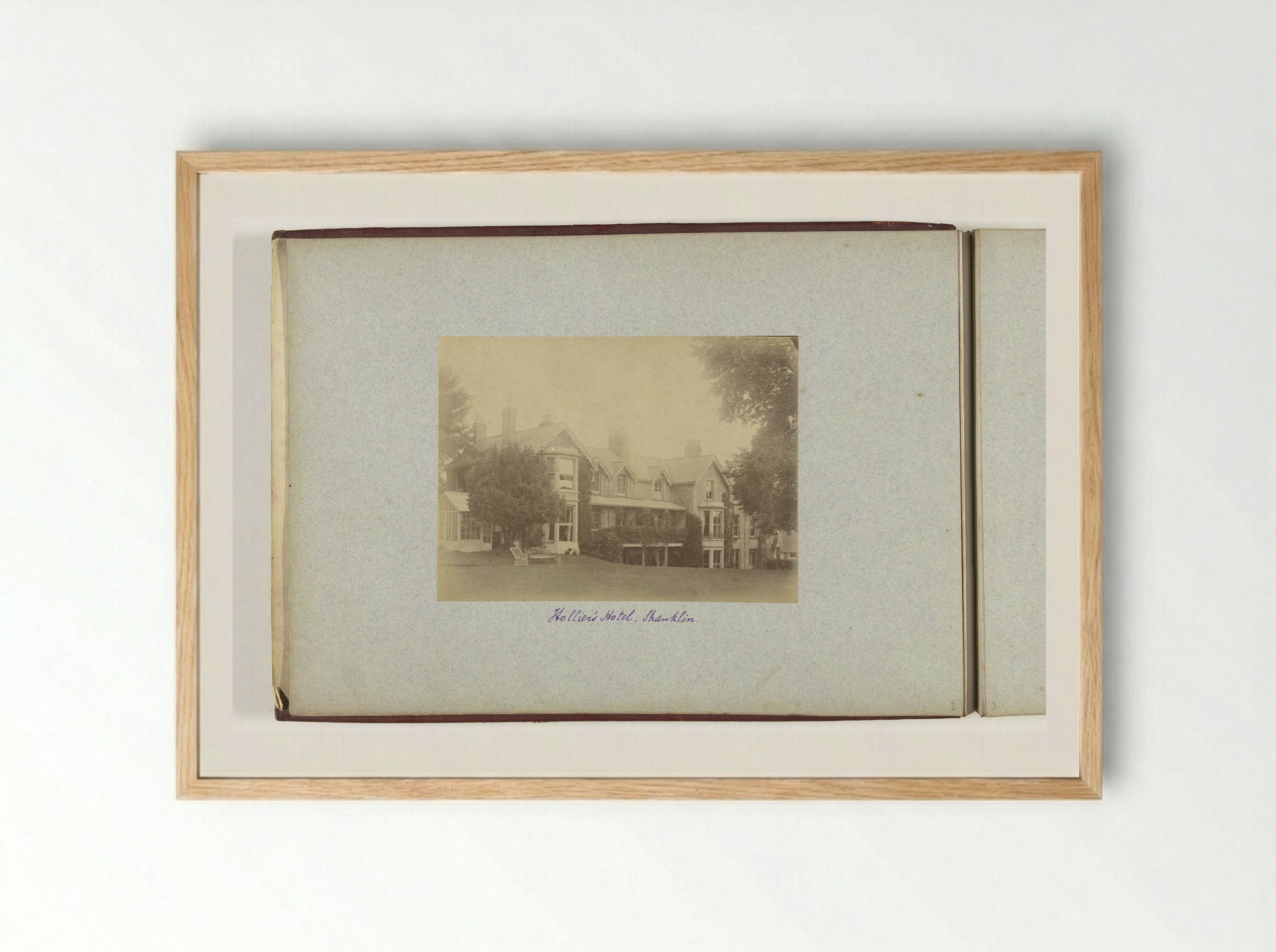 Hollier's Hotel in Shanklin - Henry Pauw van Wieldrecht - Framed Print Wood