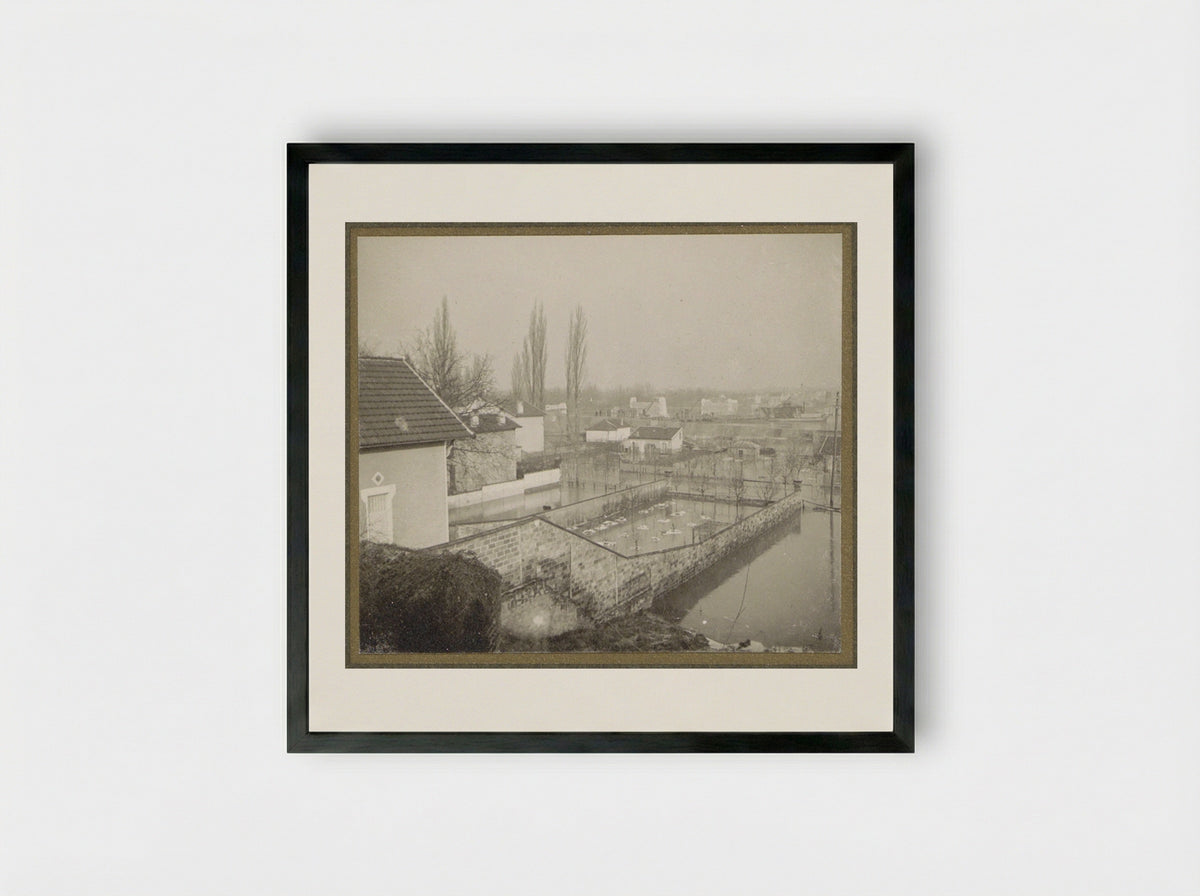 Huizen en tuinen in een ondergelopen buitenwijk van Parijs - G. Dangereux - Framed Print Black