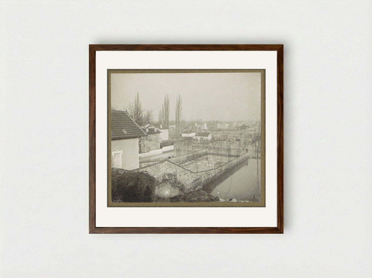 Huizen en tuinen in een ondergelopen buitenwijk van Parijs - G. Dangereux - Framed Print Dark Wood