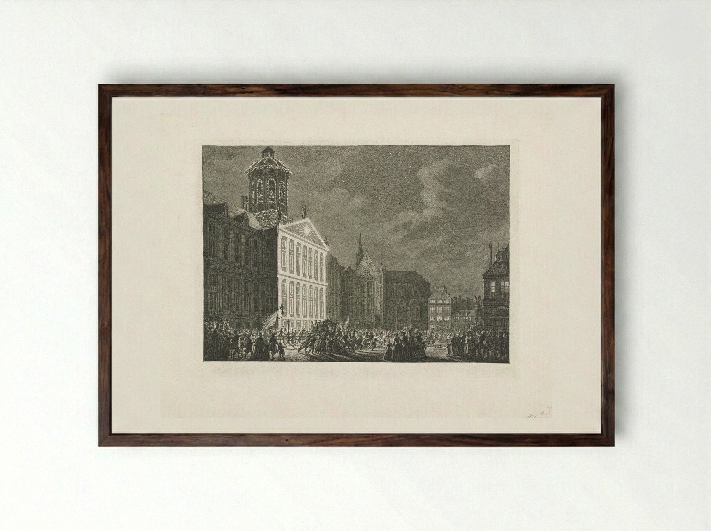 Illuminatie van het stadhuis voor Willem V en Wilhelmina van Pruisen - Simon Fokke - Framed Print Dark Wood