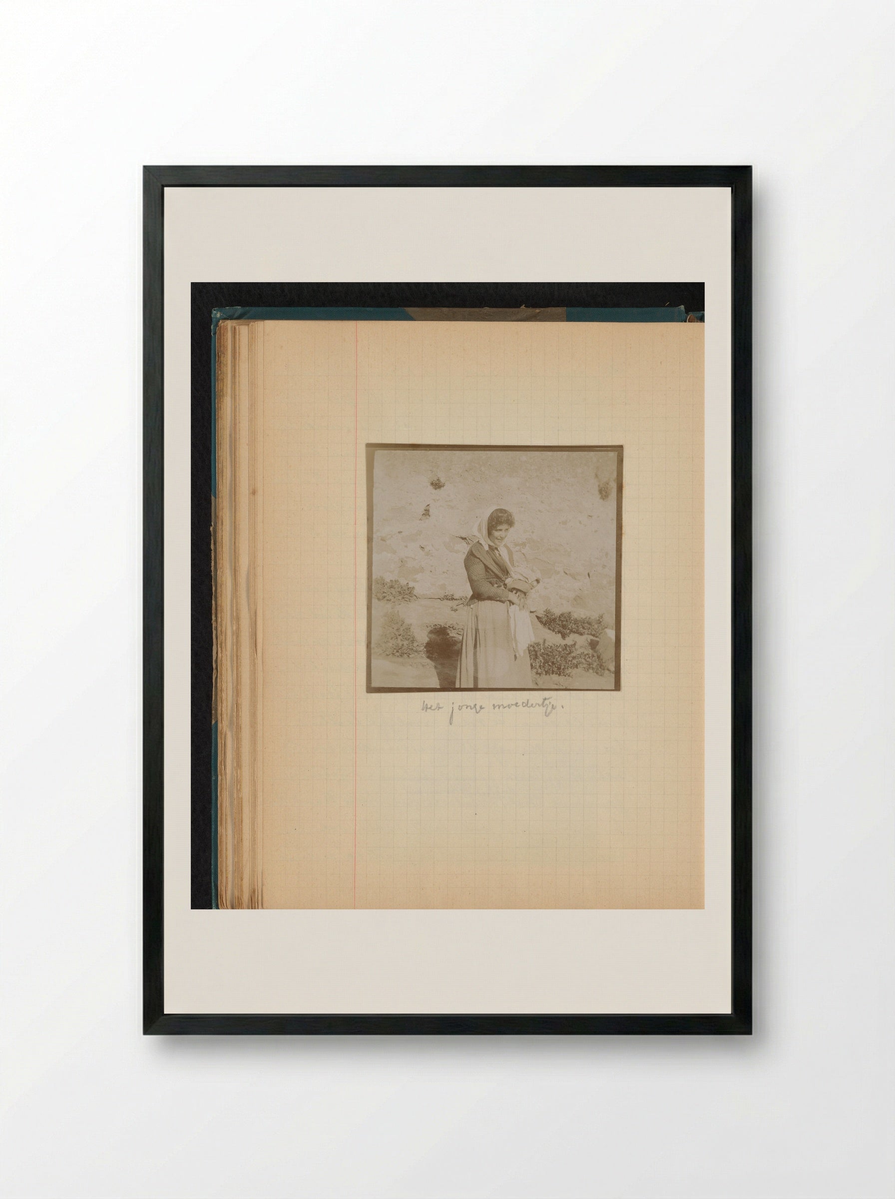 Jonge vrouw met baby gewikkeld in doeken - Théodore van Lelyveld - Framed Print Black