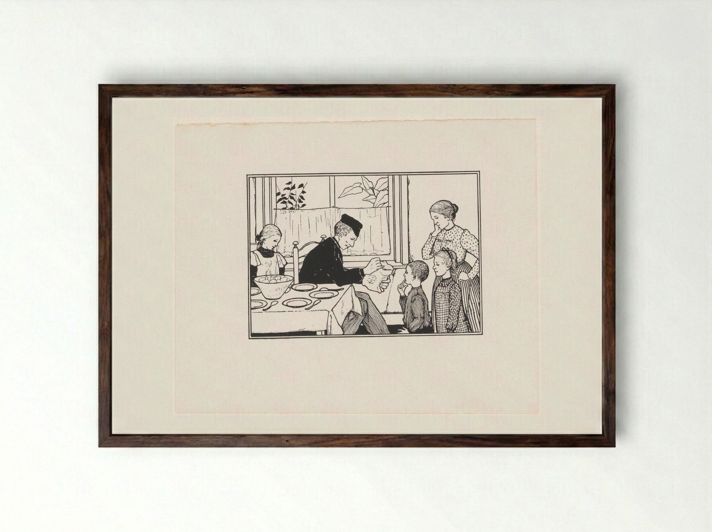 Jongen en meisje tonen hun vader een zak - Julie de Graag - Framed Print Dark Wood