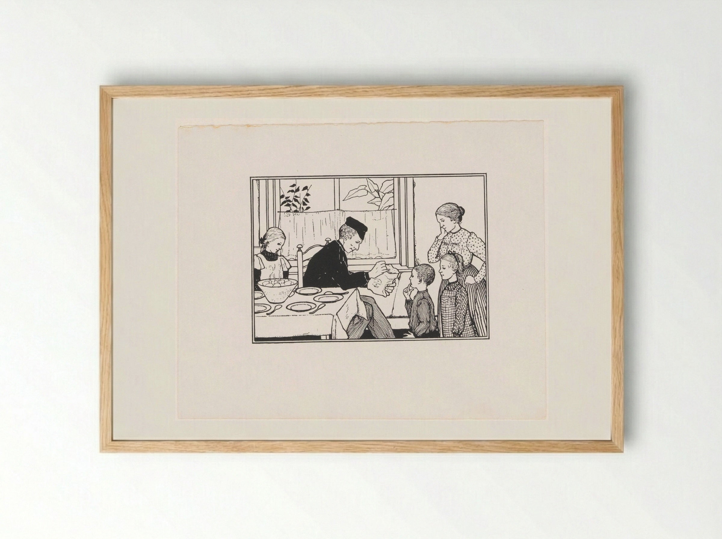 Jongen en meisje tonen hun vader een zak - Julie de Graag - Framed Print Wood
