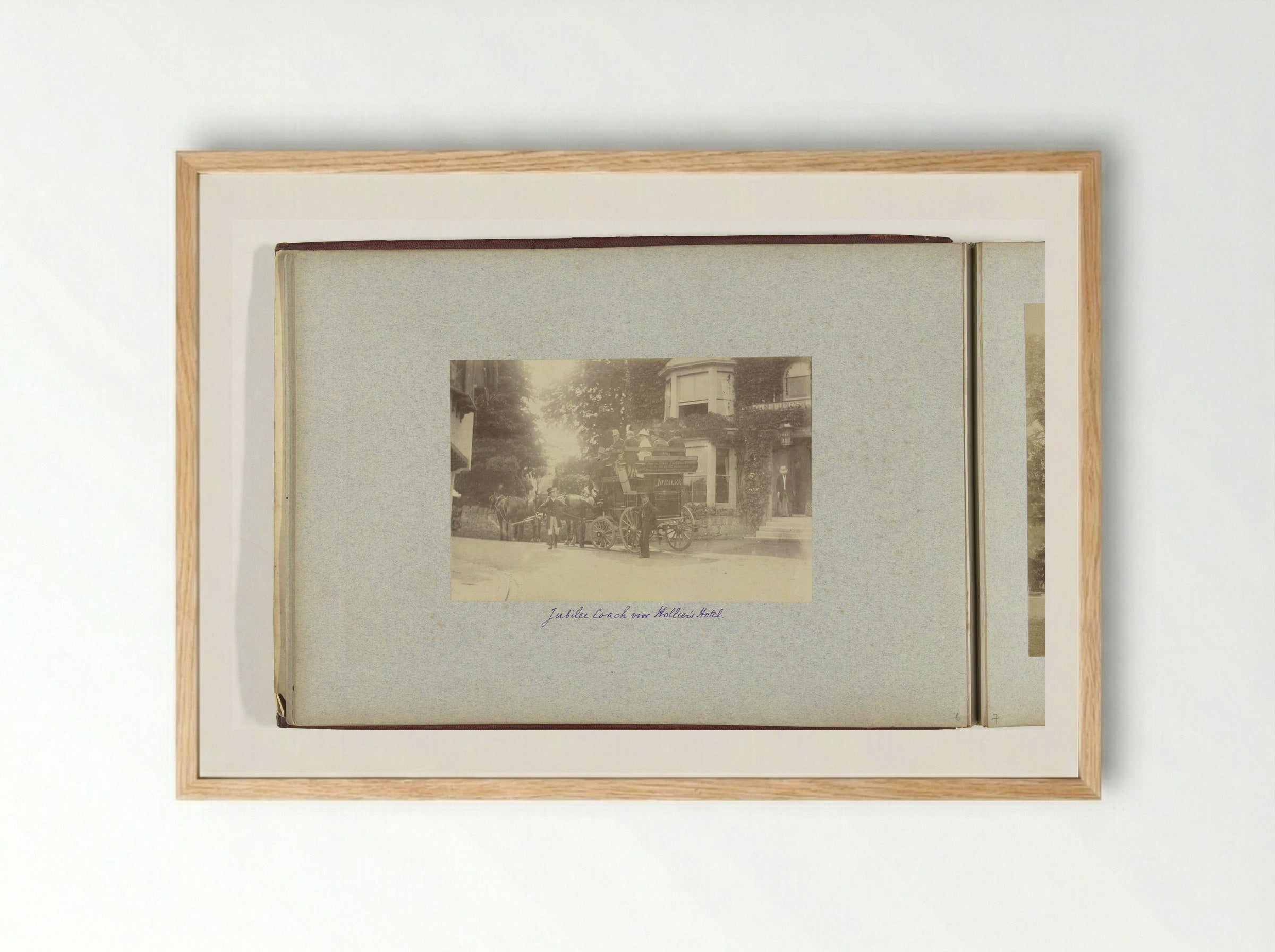 Jubilee Coach at Hollier's Hotel, Shanklin - Henry Pauw van Wieldrecht - Framed Print Wood