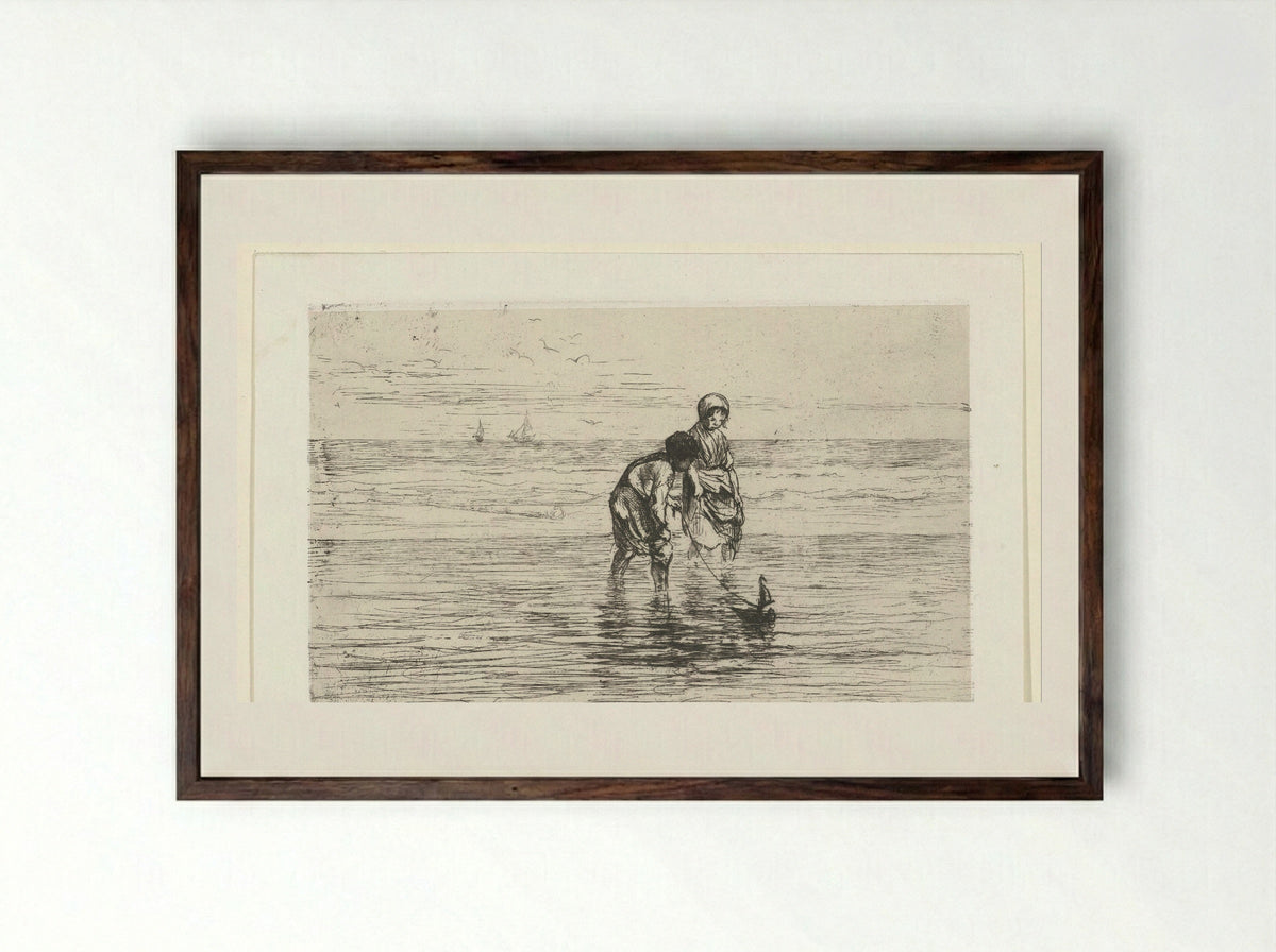 Kinderen spelend met een scheepje aan het strand - Jozef Israëls - Framed Print Dark Wood