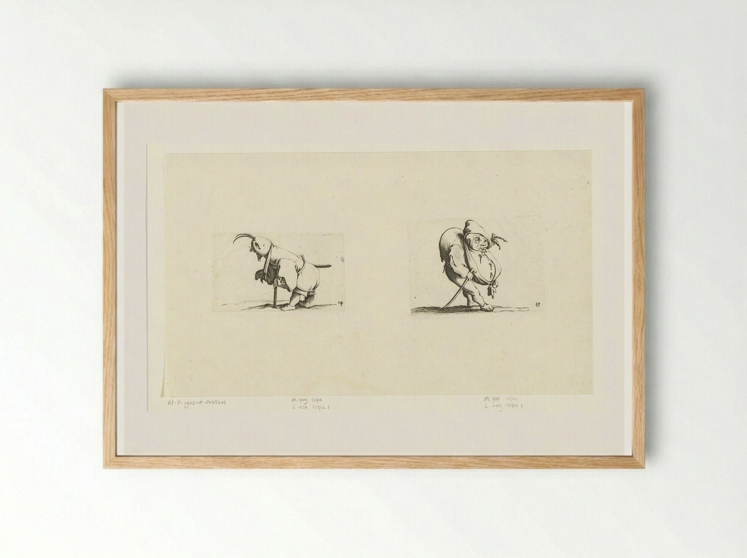 Kleine mens (karikatuur) met mitella, kruk en zwaard; kleine mens (karikatuur) met wandelstok - Abraham Bosse - Framed Print Wood