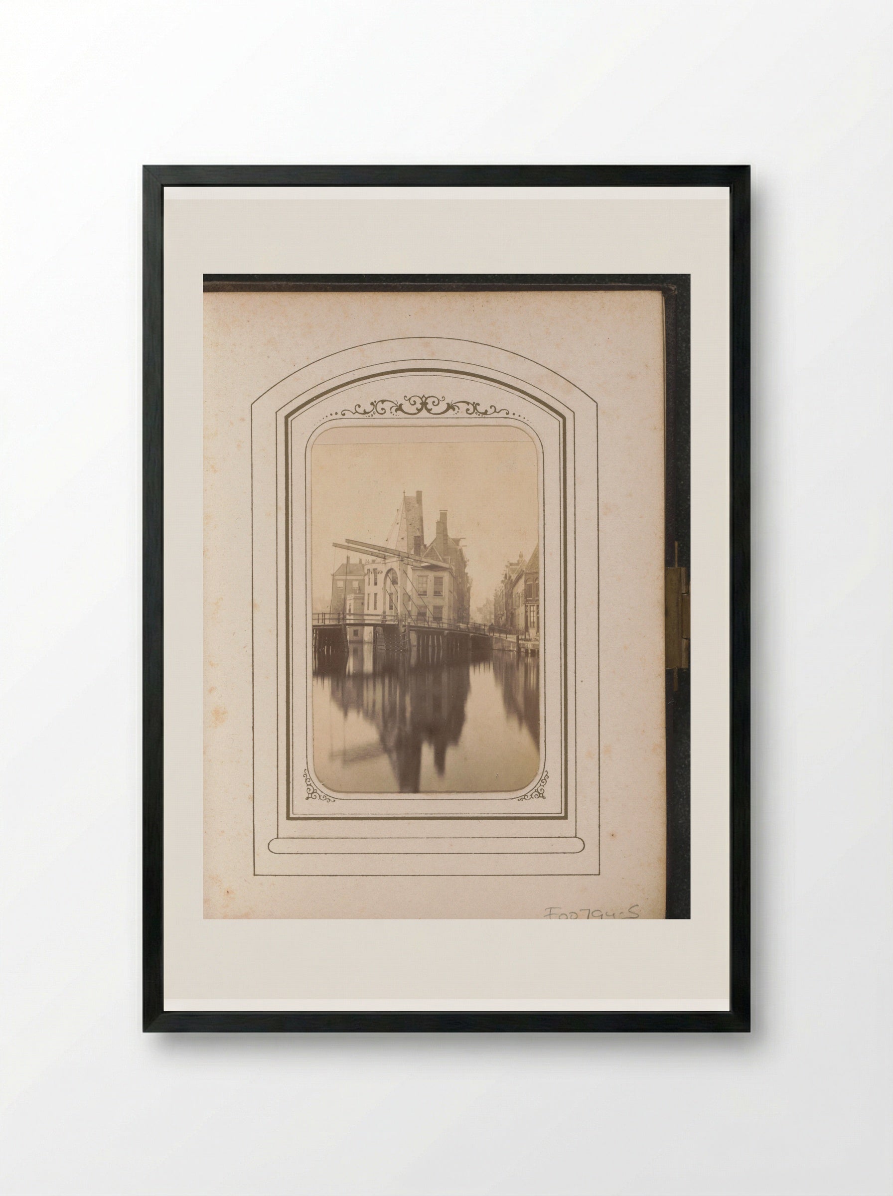 Kloveniersburgwal met de Aluminiumbrug en de toren Swygh Utrecht in Amsterdam - Adolphe Braun & Cie. - Framed Print Black