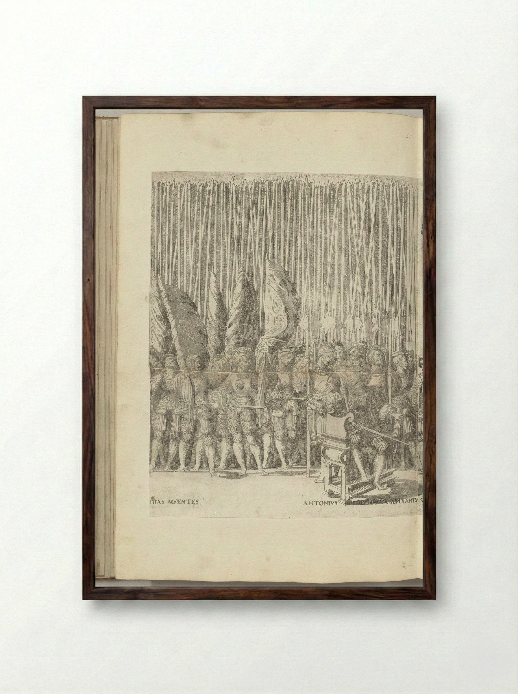 Landsknechten en Antonio de Leyva, plaat [MM] - Nicolaas Hogenberg - Framed Print Dark Wood