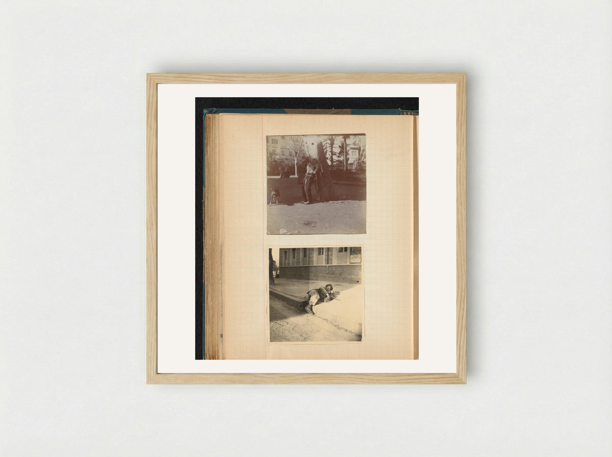 Mannen in versleten kleding en wandelstok slapend op straat in Ajaccio, Corsica - Théodore van Lelyveld - Framed Print Wood