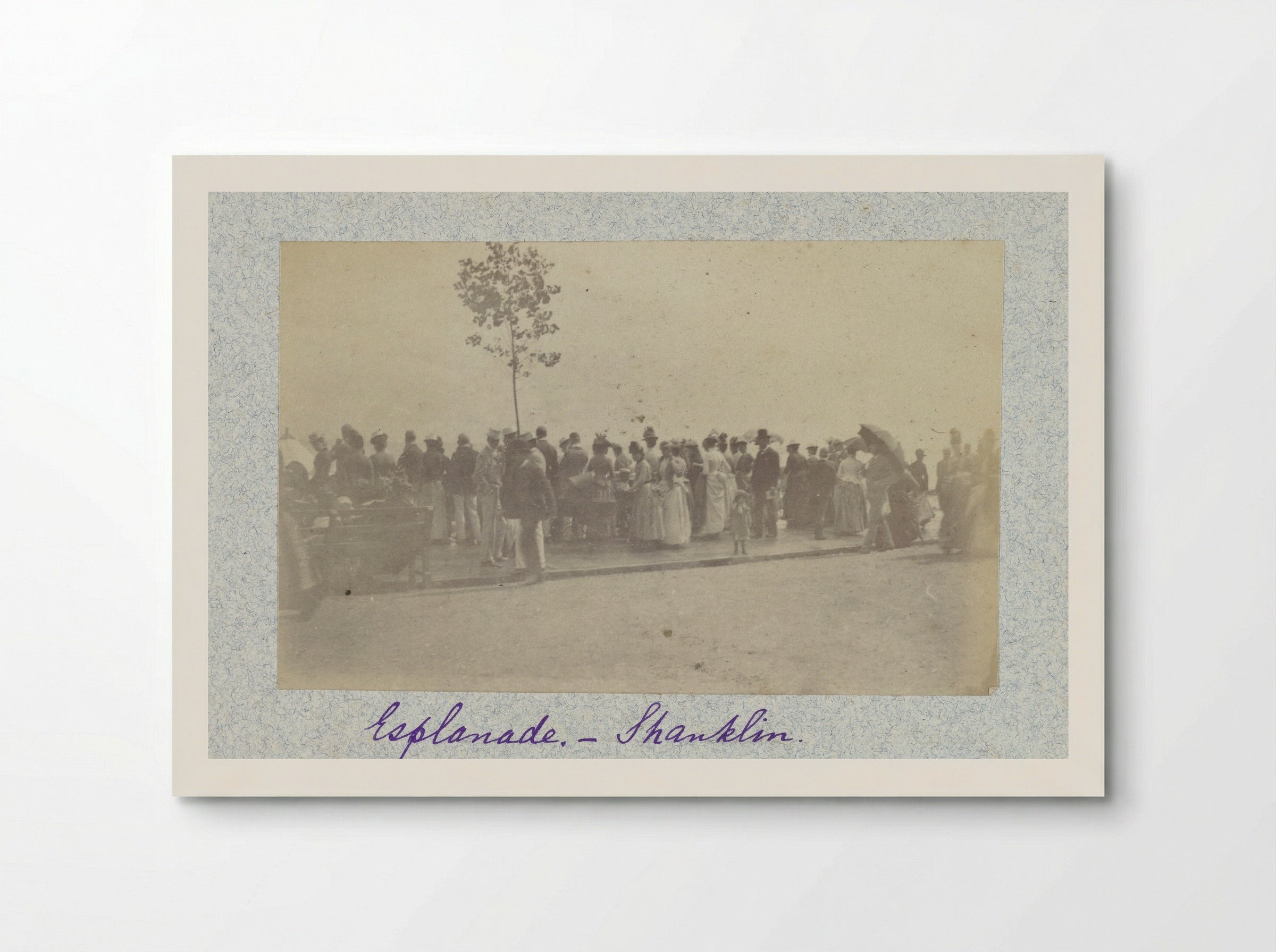 Mensen op de boulevard in Shanklin - Henry Pauw van Wieldrecht - Poster