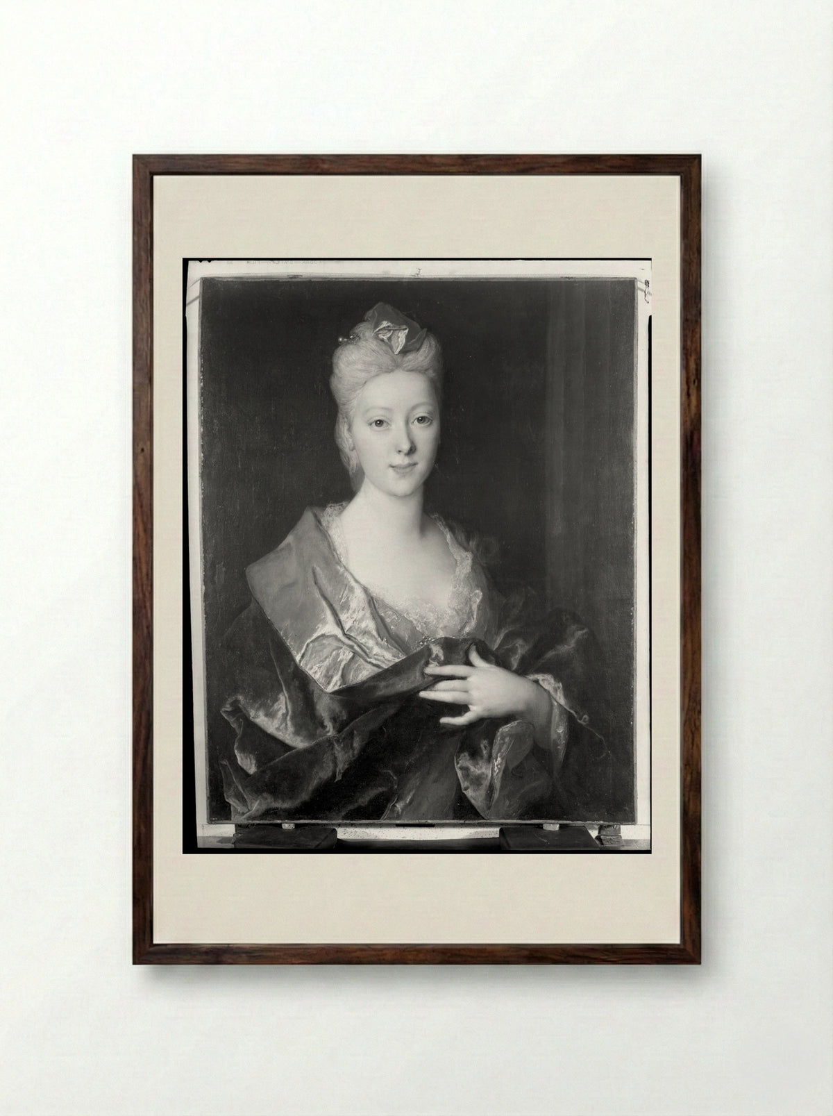 Mme. Norbert Roettiers (Winifred Clark) - Nicolas de Largillière - Framed Print Dark Wood