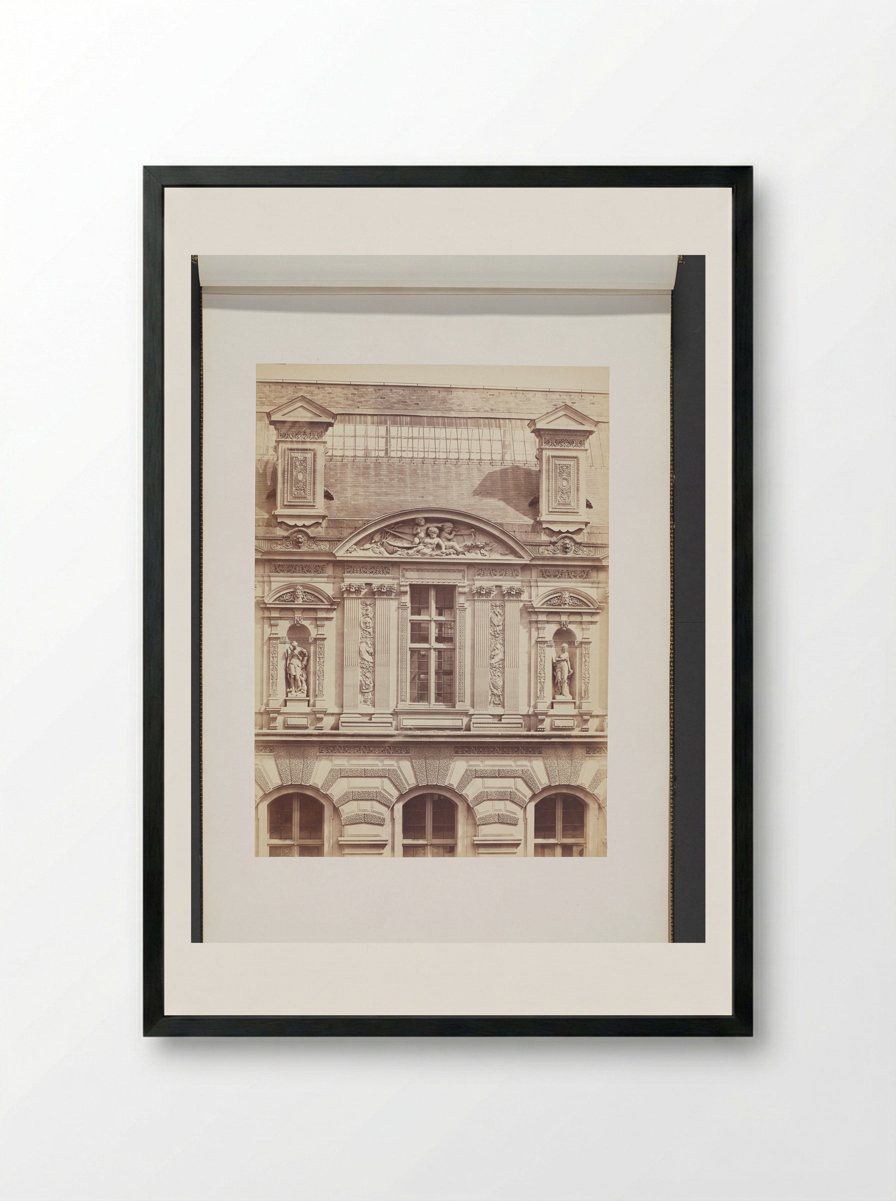 Noordgevel aan de Cour Visconti van het Palais du Louvre - Édouard Denis Baldus - Framed Print Black