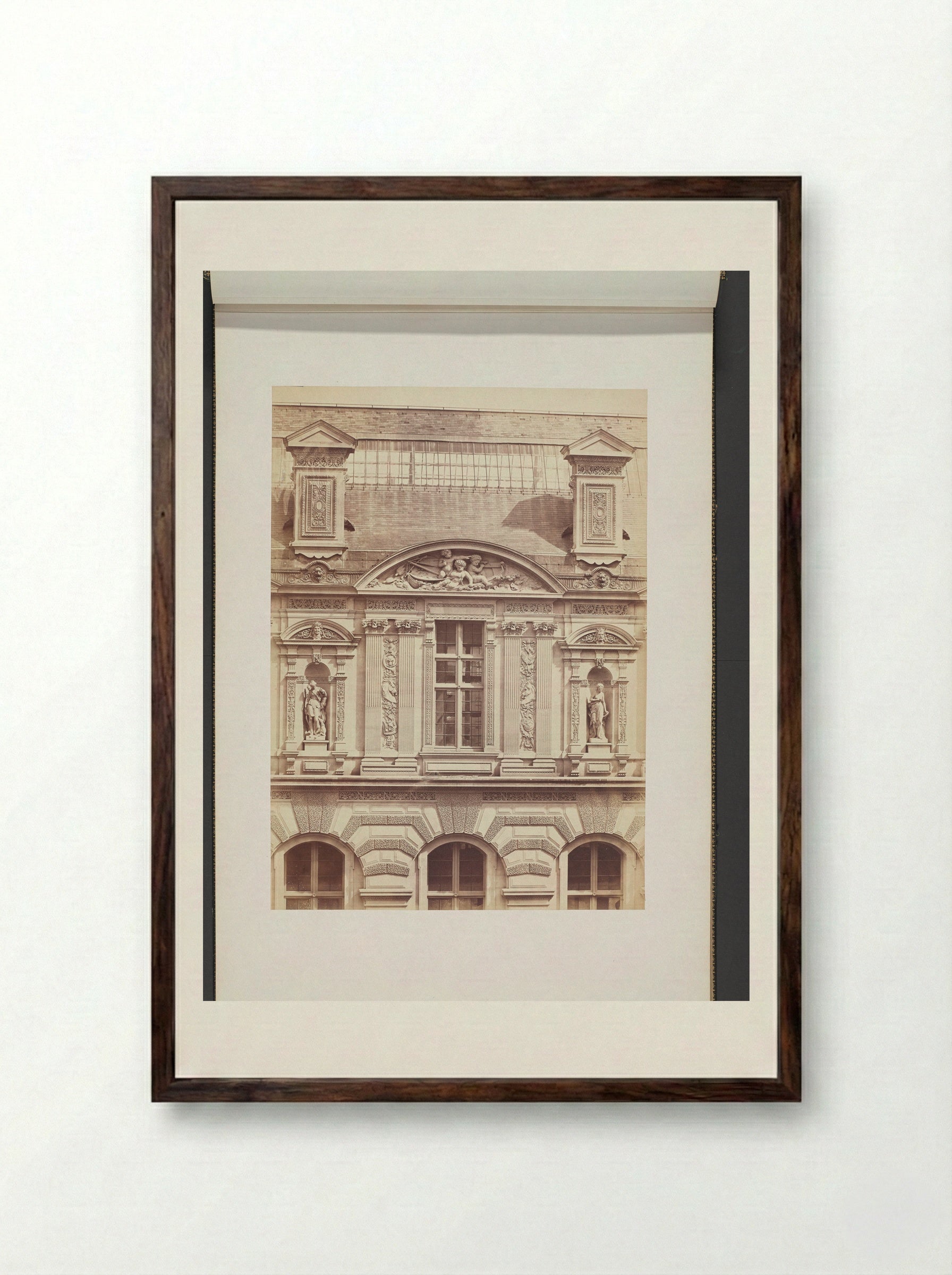 Noordgevel aan de Cour Visconti van het Palais du Louvre - Édouard Denis Baldus - Framed Print Dark Wood