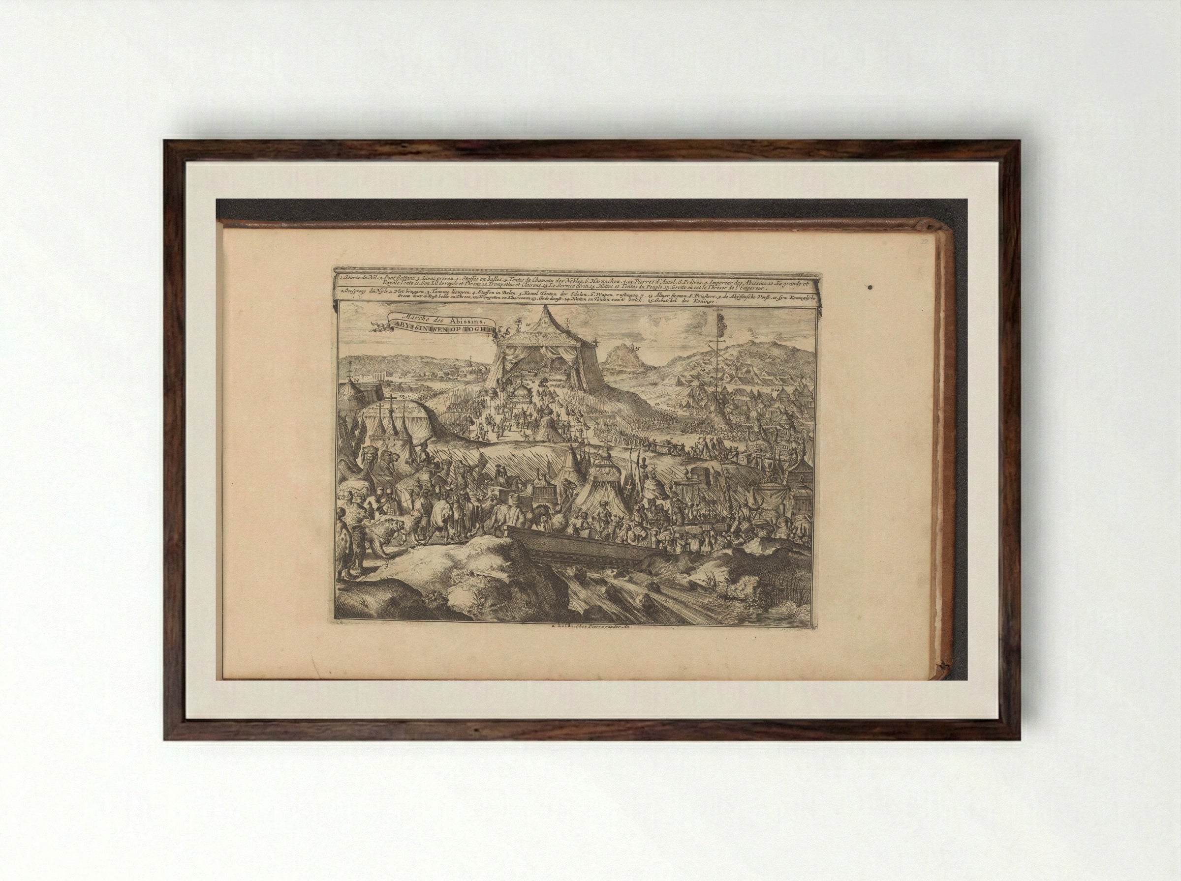 Optocht van Abessijnen - Romeyn de Hooghe - Framed Print Dark Wood