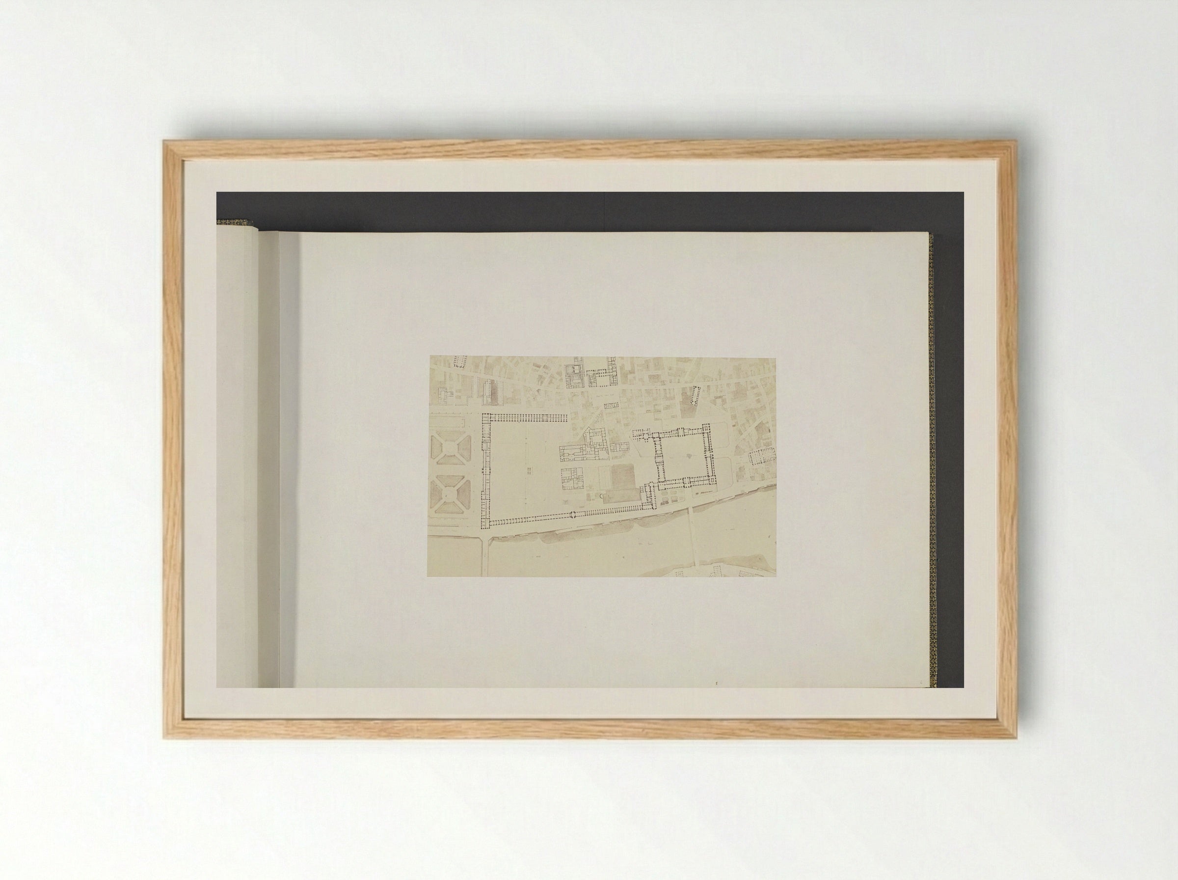 Plattegrond van het Louvre en omgeving rond 1830 - Édouard Denis Baldus - Framed Print Wood