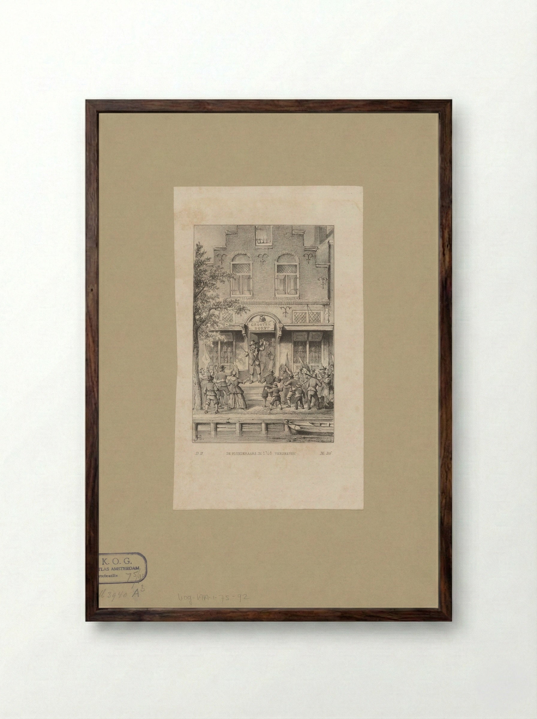 Plunderaars tegengehouden bij de herberg Grootendorst op de Brouwersgracht - Johannes Hilverdink - Framed Print Dark Wood