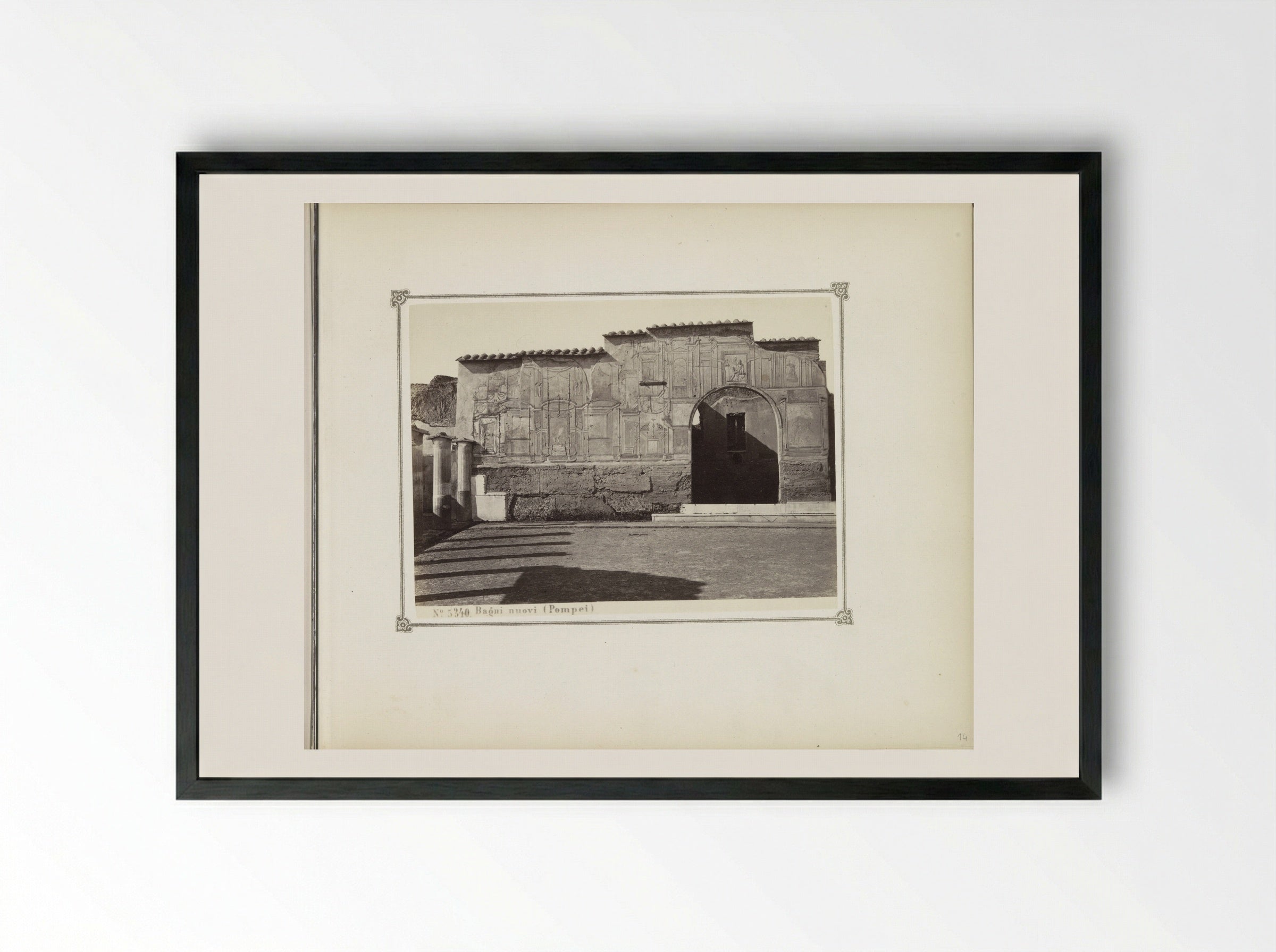 Restanten van een badhuis in Pompeï - Giorgio Sommer - Framed Print Black