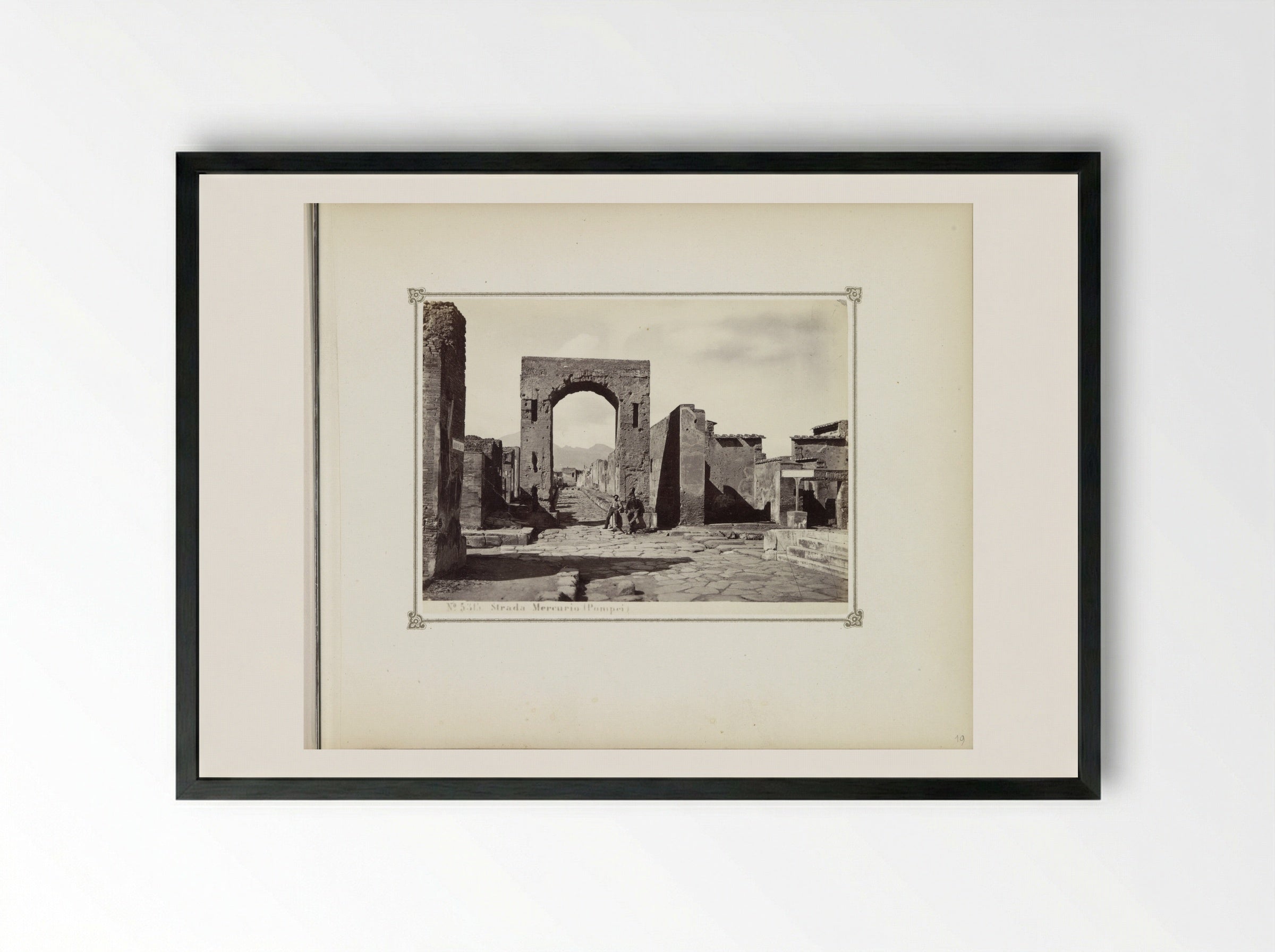 Restanten van gebouwen aan de Strada Mercurio in Pompeï - Giorgio Sommer - Framed Print Black