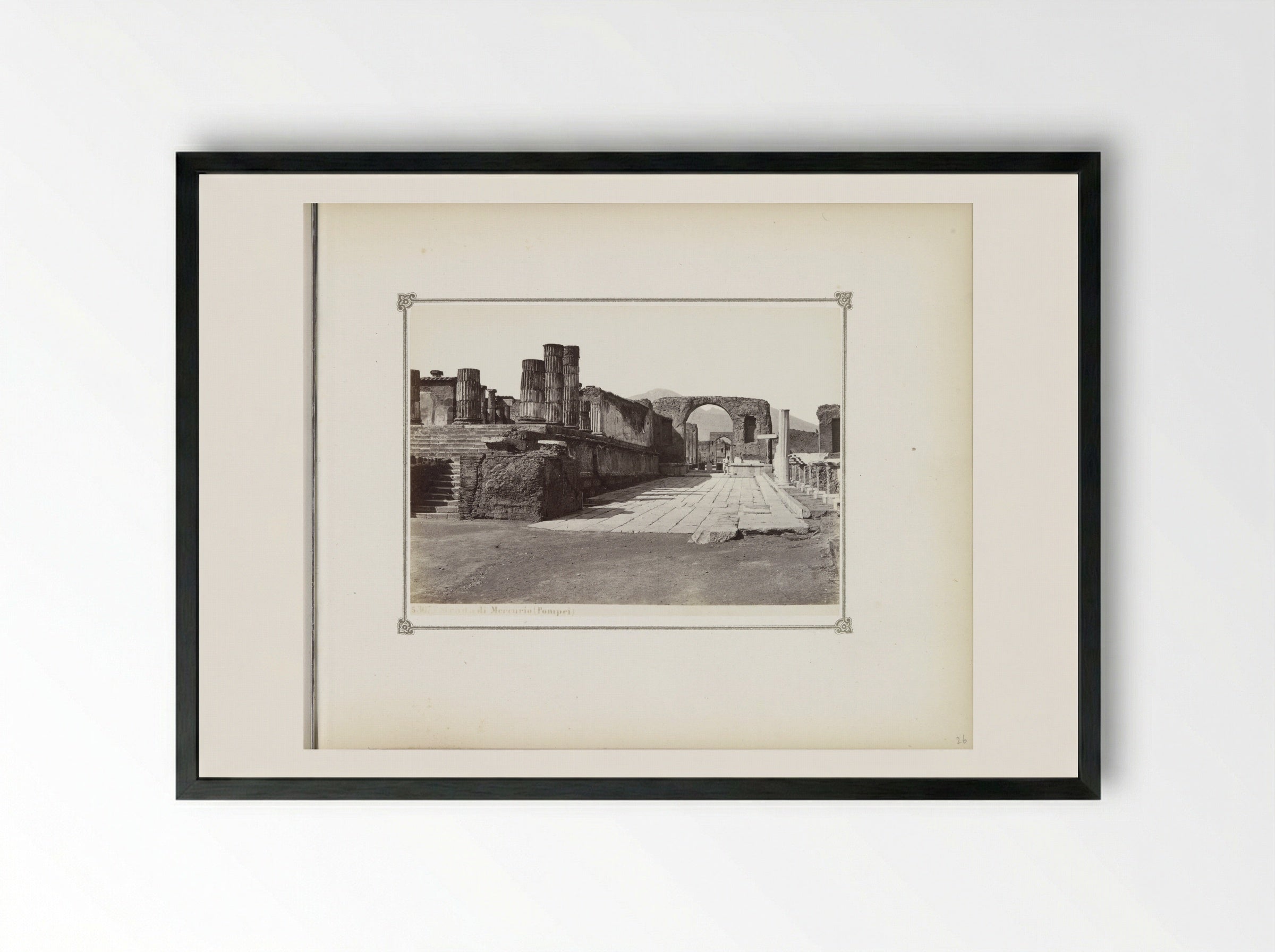 Restanten van gebouwen aan de Via di Mercurio in Pompeï - Giorgio Sommer - Framed Print Black