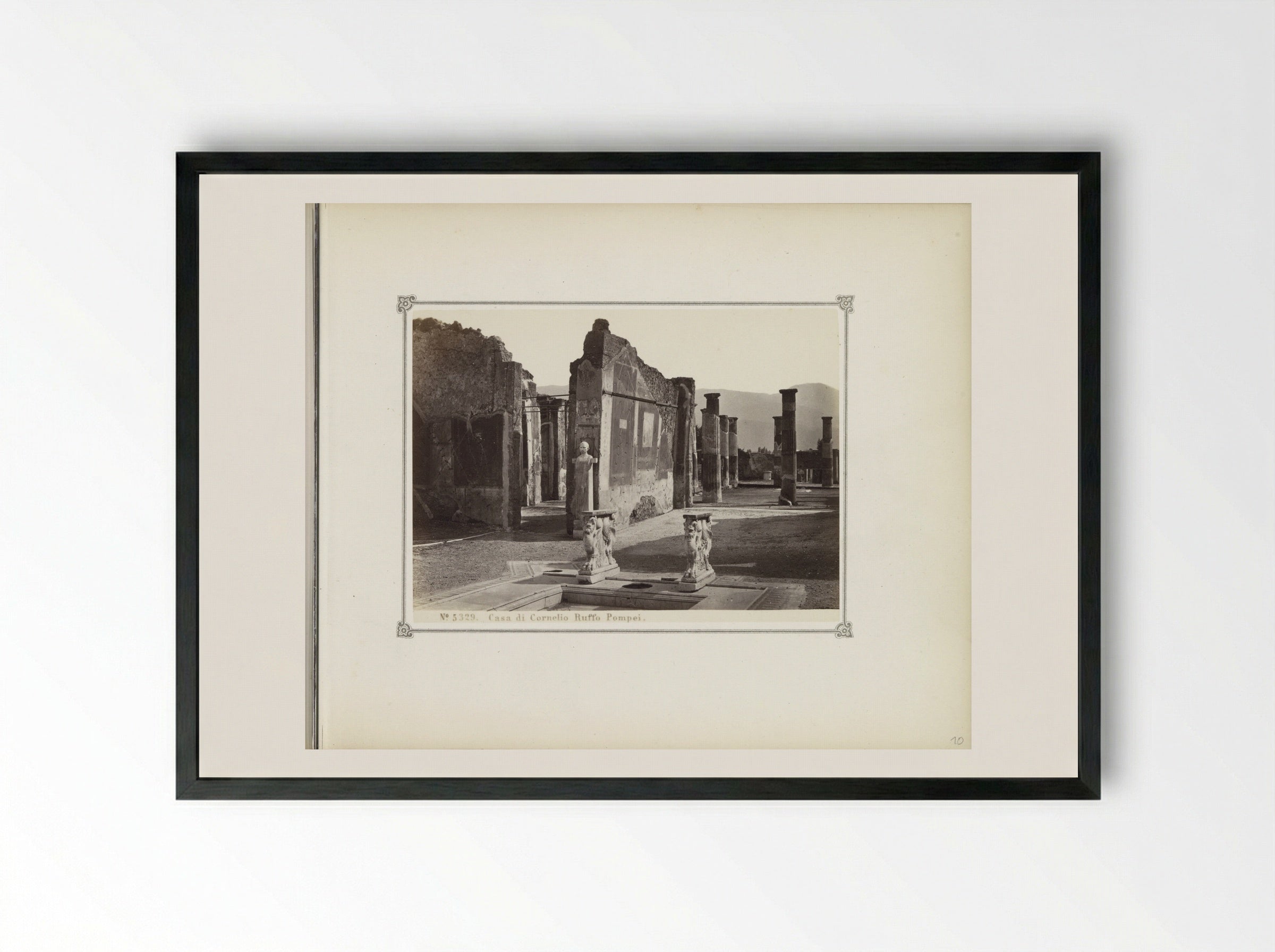 Restanten van het Casa di Cornelio Ruffo in Pompeï - Giorgio Sommer - Framed Print Black