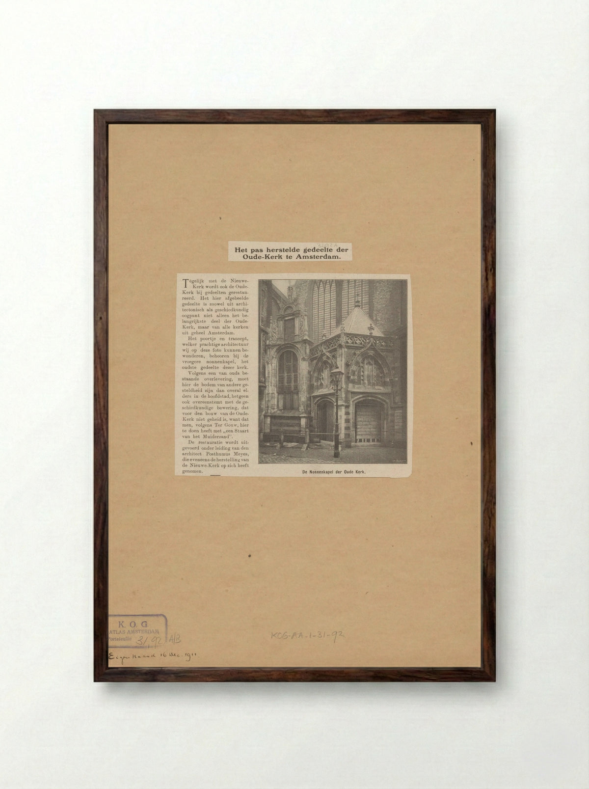 Restauratie aan de Oude Kerk te Amsterdam - Fine Art Print - Framed Print Dark Wood