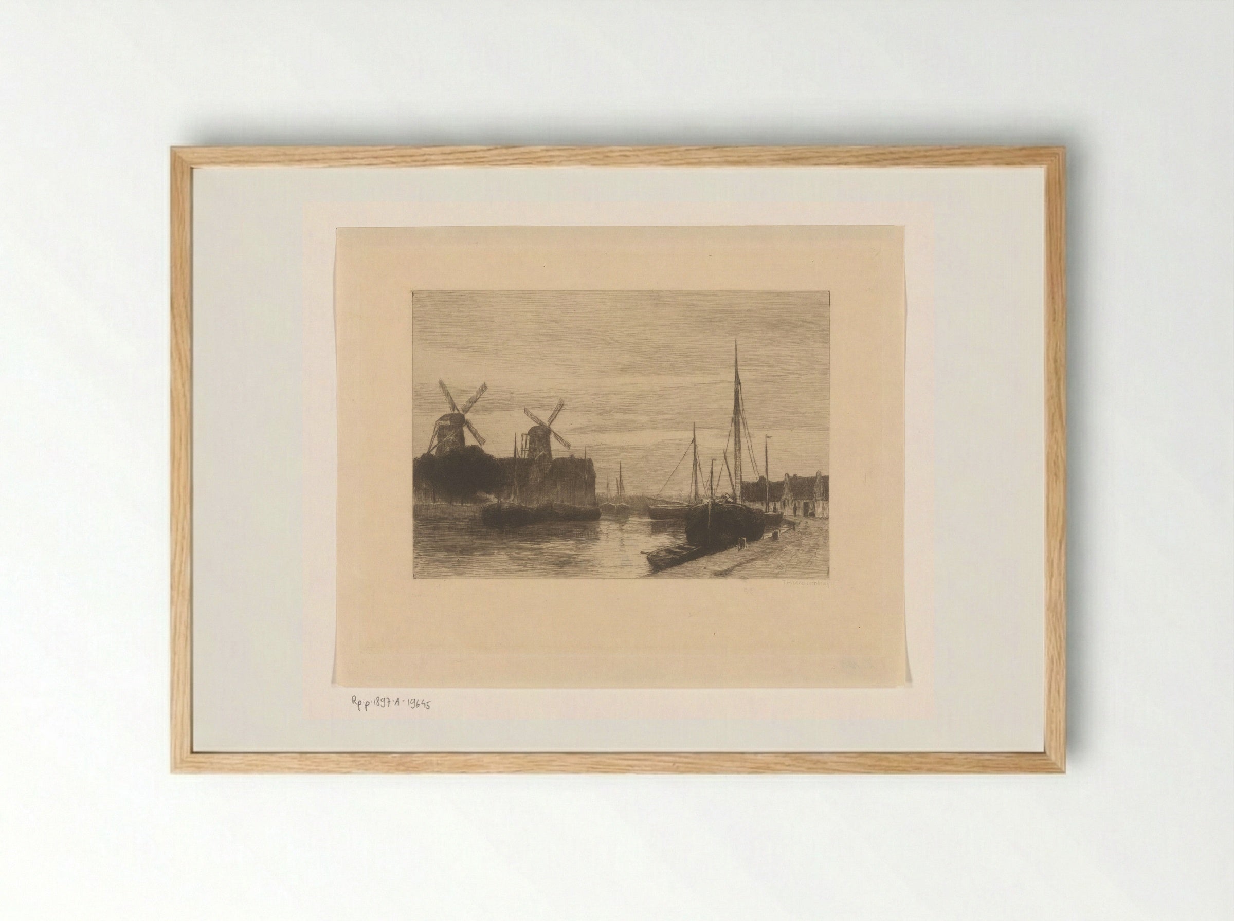 Riviergezicht met aangemeerde boten en twee molens - Philip Zilcken - Framed Print Wood