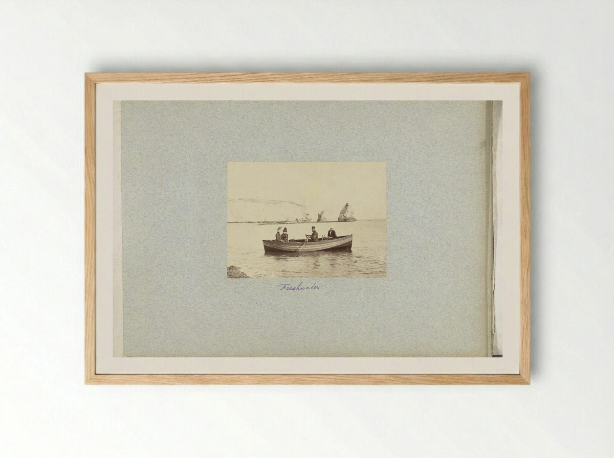Roeiboot in Freshwater Bay bij het eiland Wight - Henry Pauw van Wieldrecht - Framed Print Wood