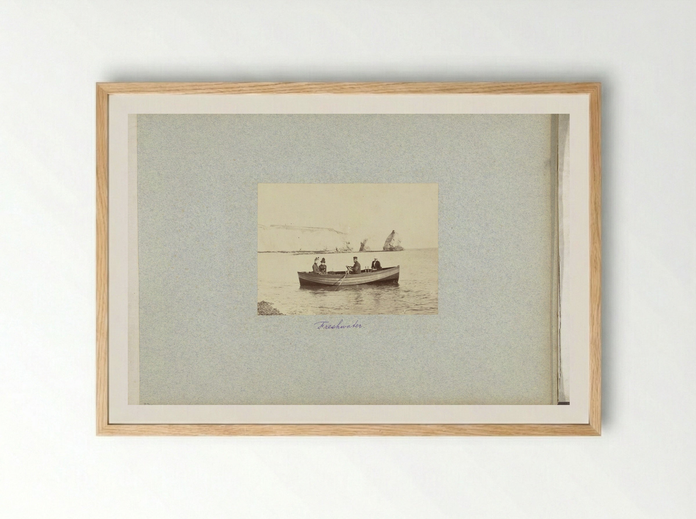 Roeiboot in Freshwater Bay bij het eiland Wight - Henry Pauw van Wieldrecht - Framed Print Wood
