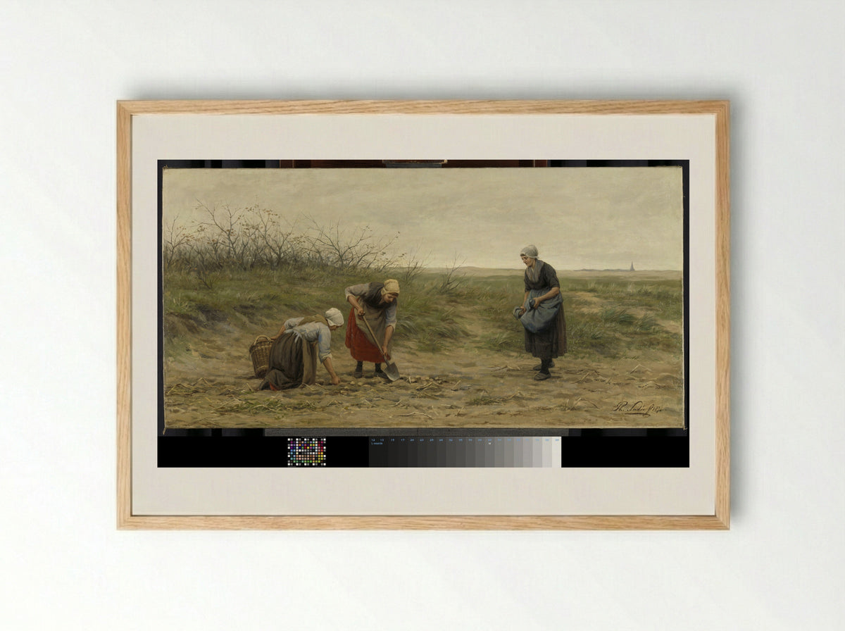 Scheveningse vrouwen bij het nalezen van een gerooid aardappelveld - Philip Sadée - Framed Print Wood