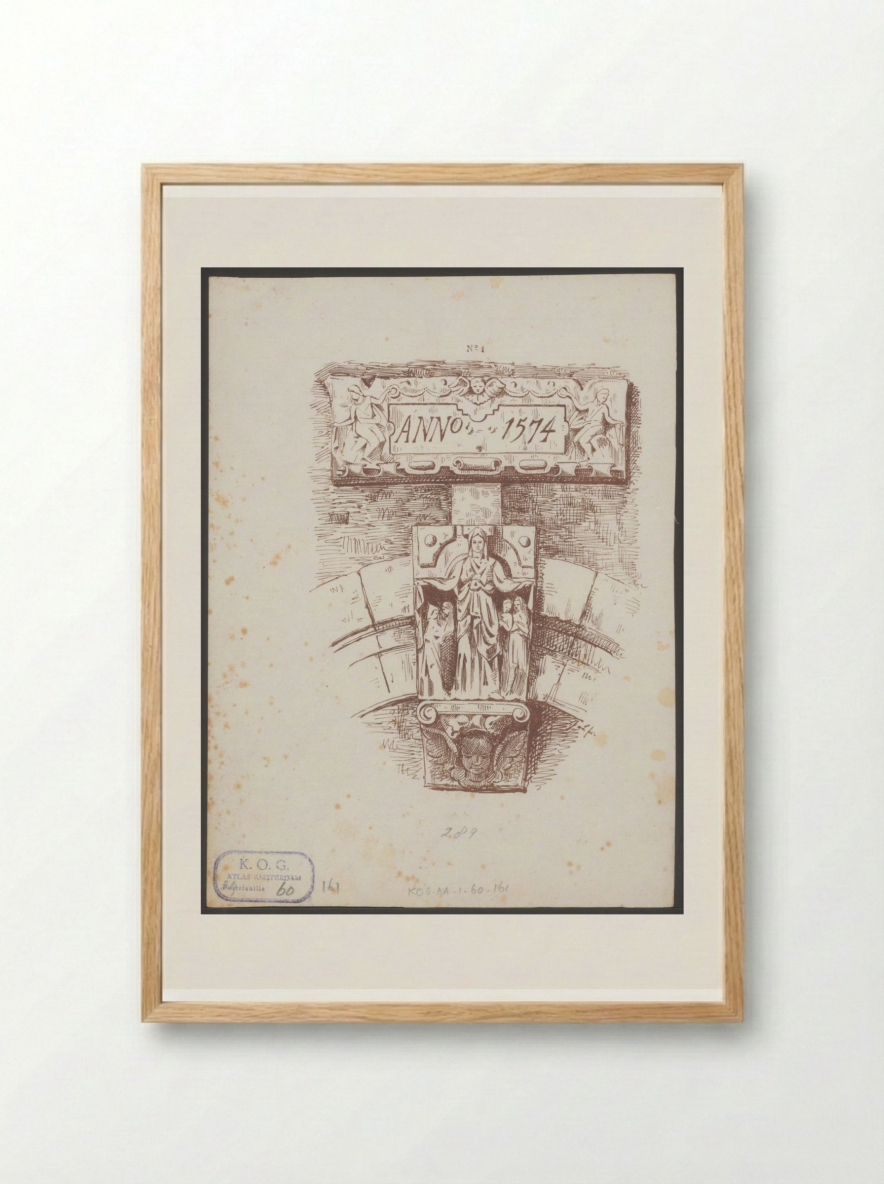 Sluitsteen met heilige Ursula in het Begijnhof in Amsterdam - Jac van Looij - Framed Print Wood