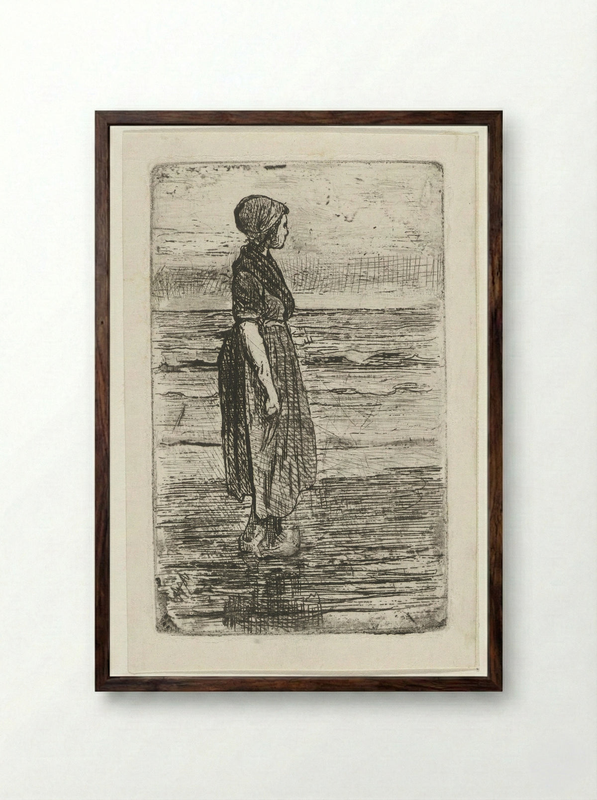 Staande vrouw op het strand - Jozef Israëls - Framed Print Dark Wood