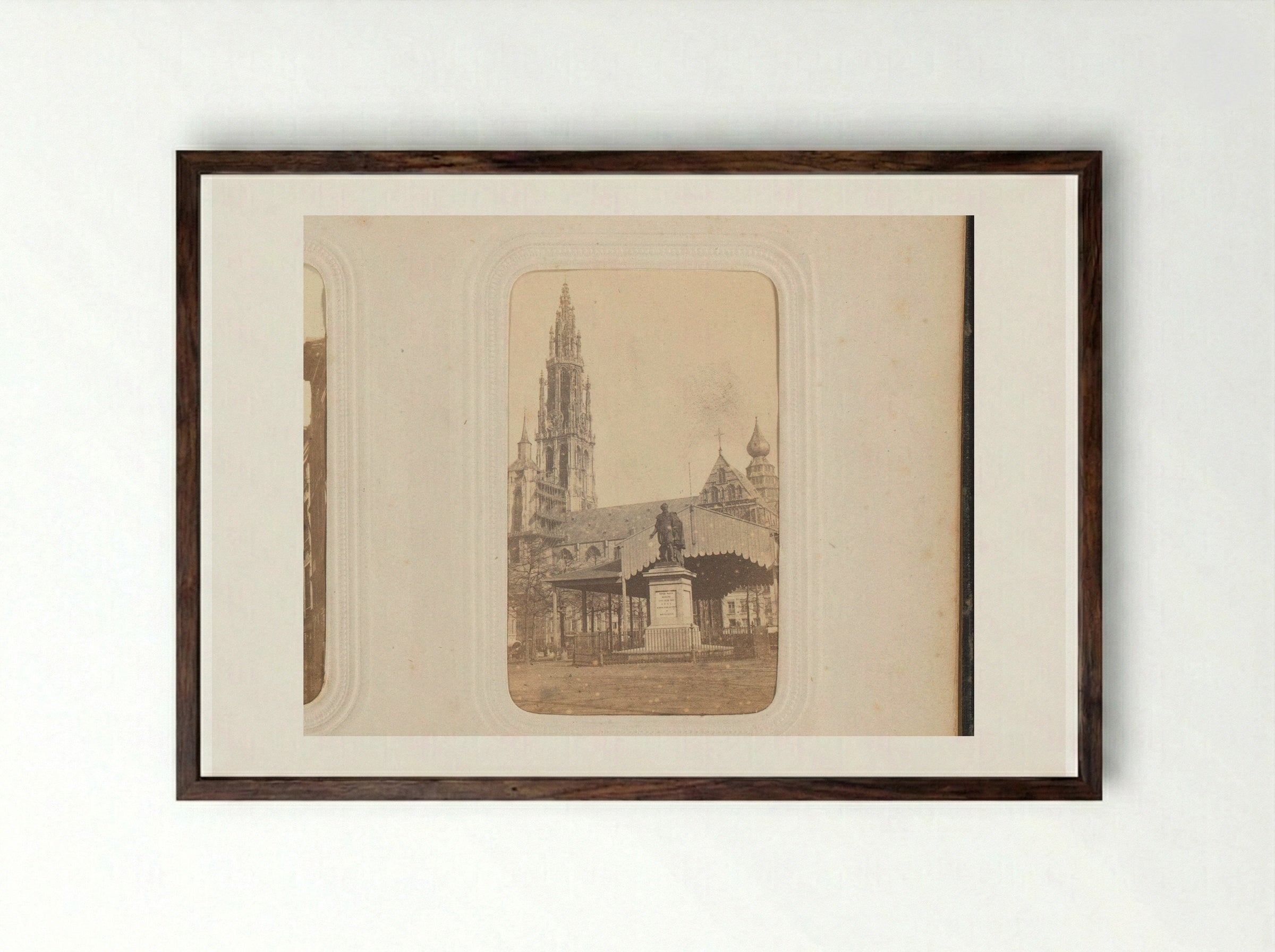Standbeeld van Rubens te Antwerpen met op de achtergrond de Onze-Lieve-Vrouwenkathedraal - Adolphe Braun & Cie. - Framed Print Dark Wood