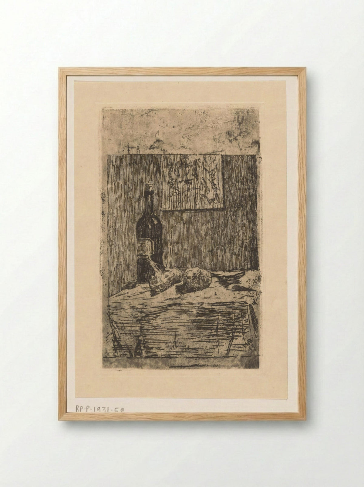 Stilleven met wijnfles en knoflook - Martinus van Regteren Altena - Framed Print Wood