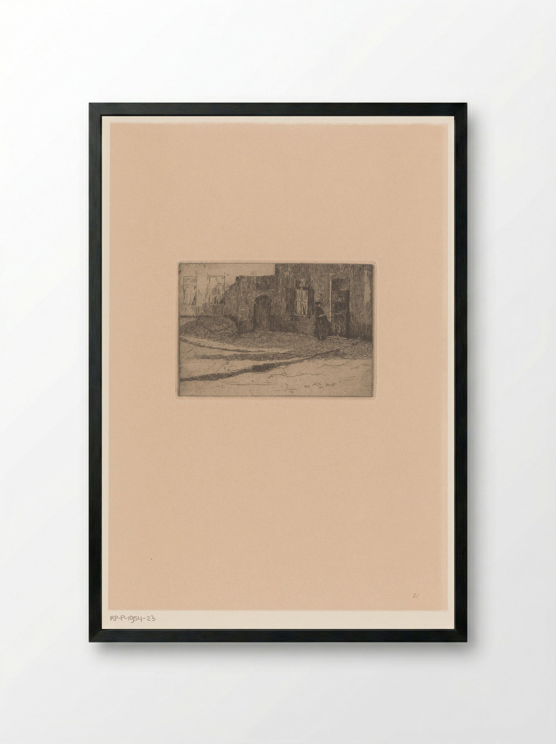 Straatgezicht met twee figuren bij een deuropening - Rik Wouters - Framed Print Black