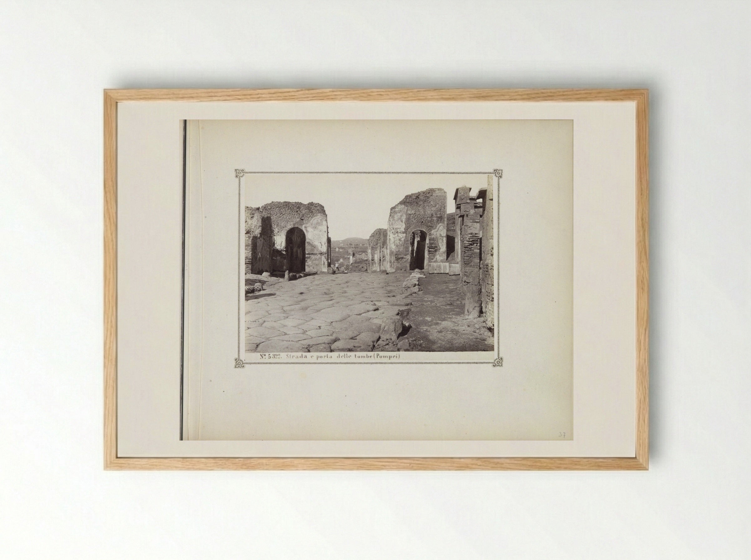 Strada e porta delle tombe (Pompei) - Giorgio Sommer - Framed Print Wood