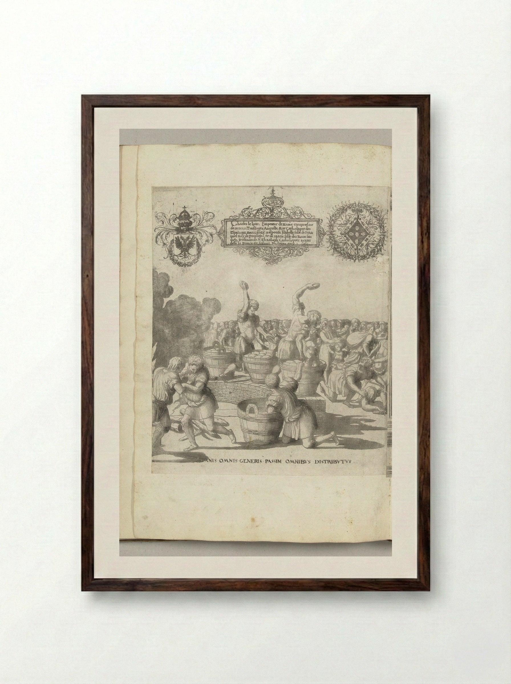 Strooien van broden onder het publiek - Nicolaas Hogenberg - Framed Print Dark Wood