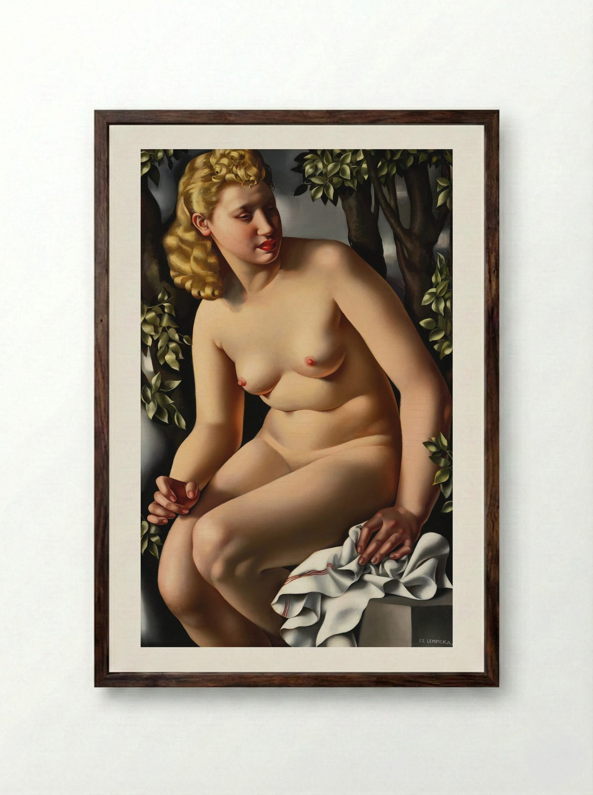 Suzanne Bathing - Tamara de Lempicka - Framed Print Dark Wood