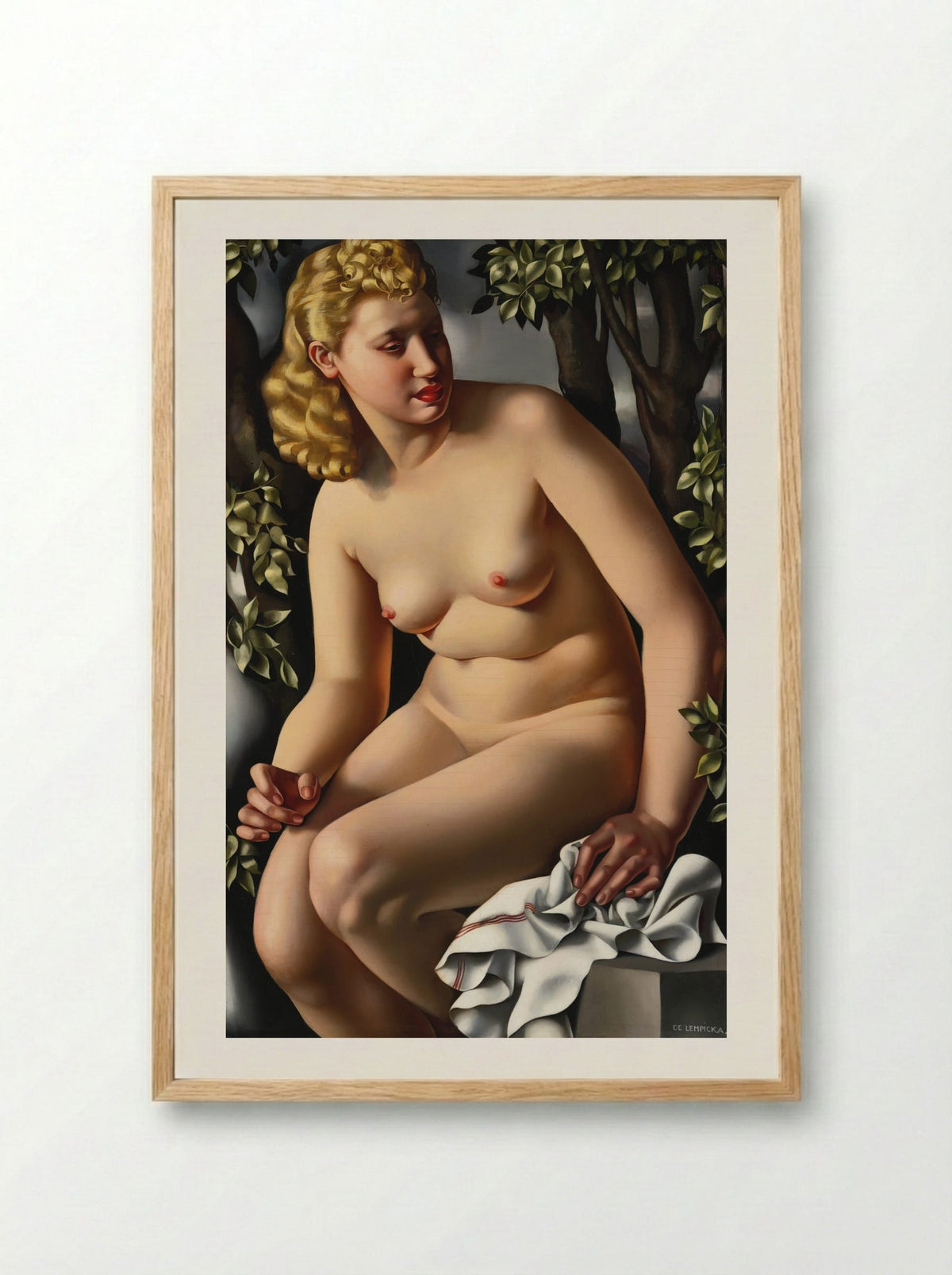 Suzanne Bathing - Tamara de Lempicka - Framed Print Wood