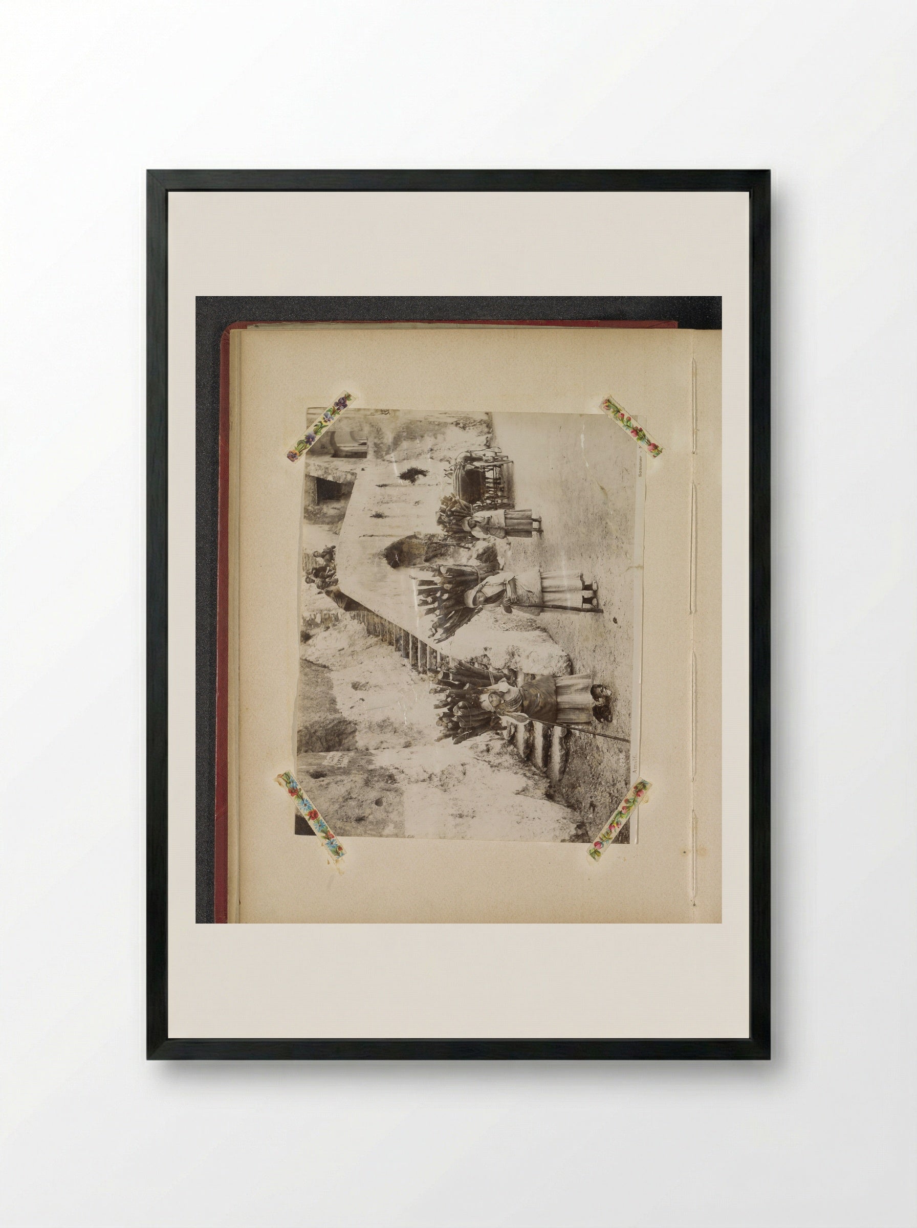 Three Women with Bundles of Sticks in Amalfi - Giorgio Sommer - Framed Print Black