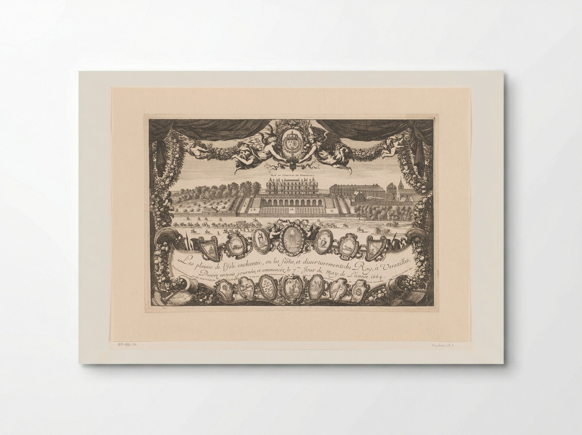 Titelprent met zicht op kasteel Versailles met stoet ruiters - Jean Lepautre - Poster