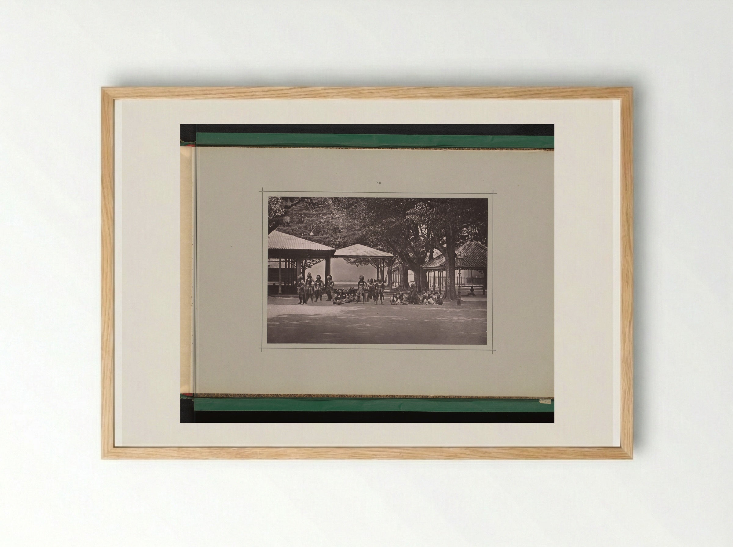 Toneelvoorstelling over Praboe Binda Oeloe van Iri Dasar, in de Kraton Ngayogyakarta Hadiningrat - Kassian Céphas - Framed Print Wood
