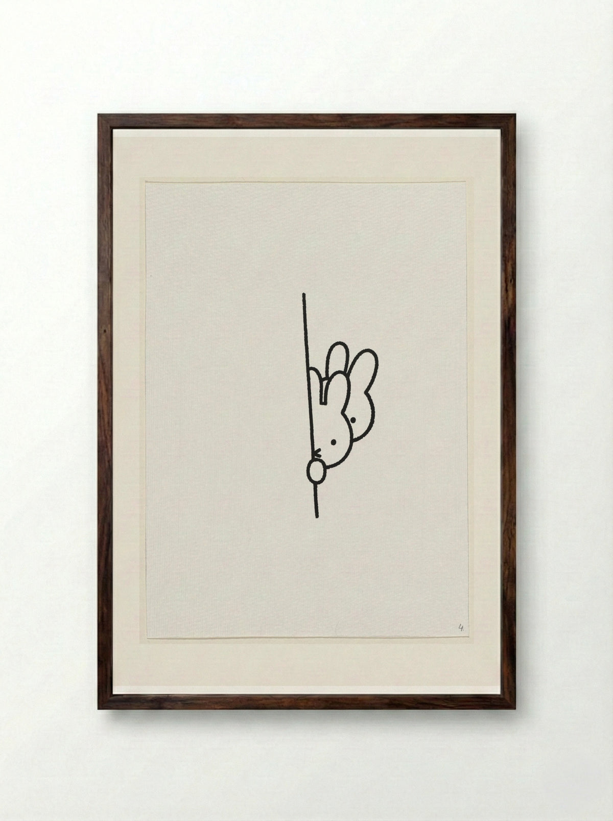 Twee konijnenhoofden achter muur II - Dick Bruna - Framed Print Dark Wood