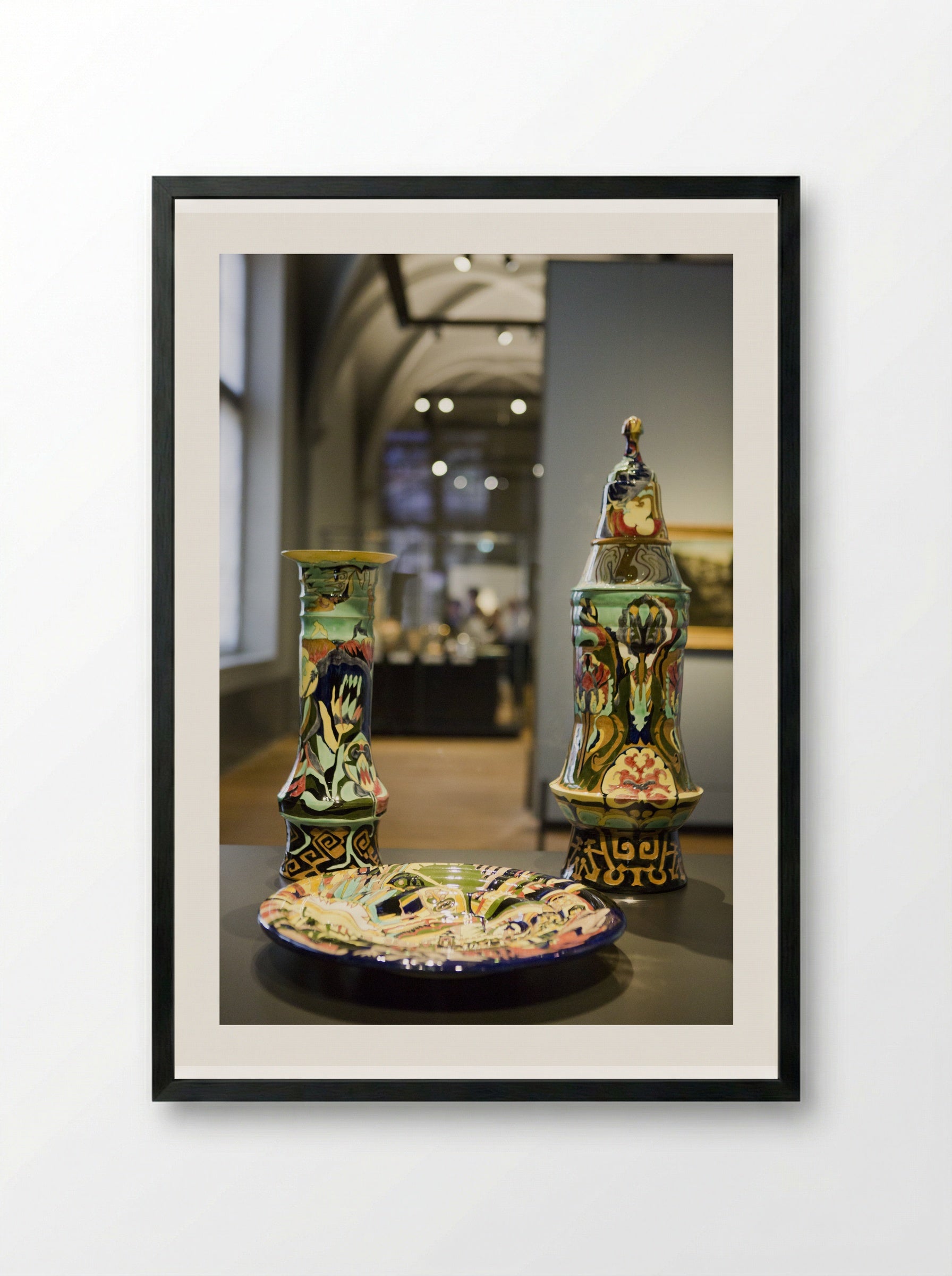 Twee puntkommen, één bol en één hol - Theo Colenbrander - Framed Print Black